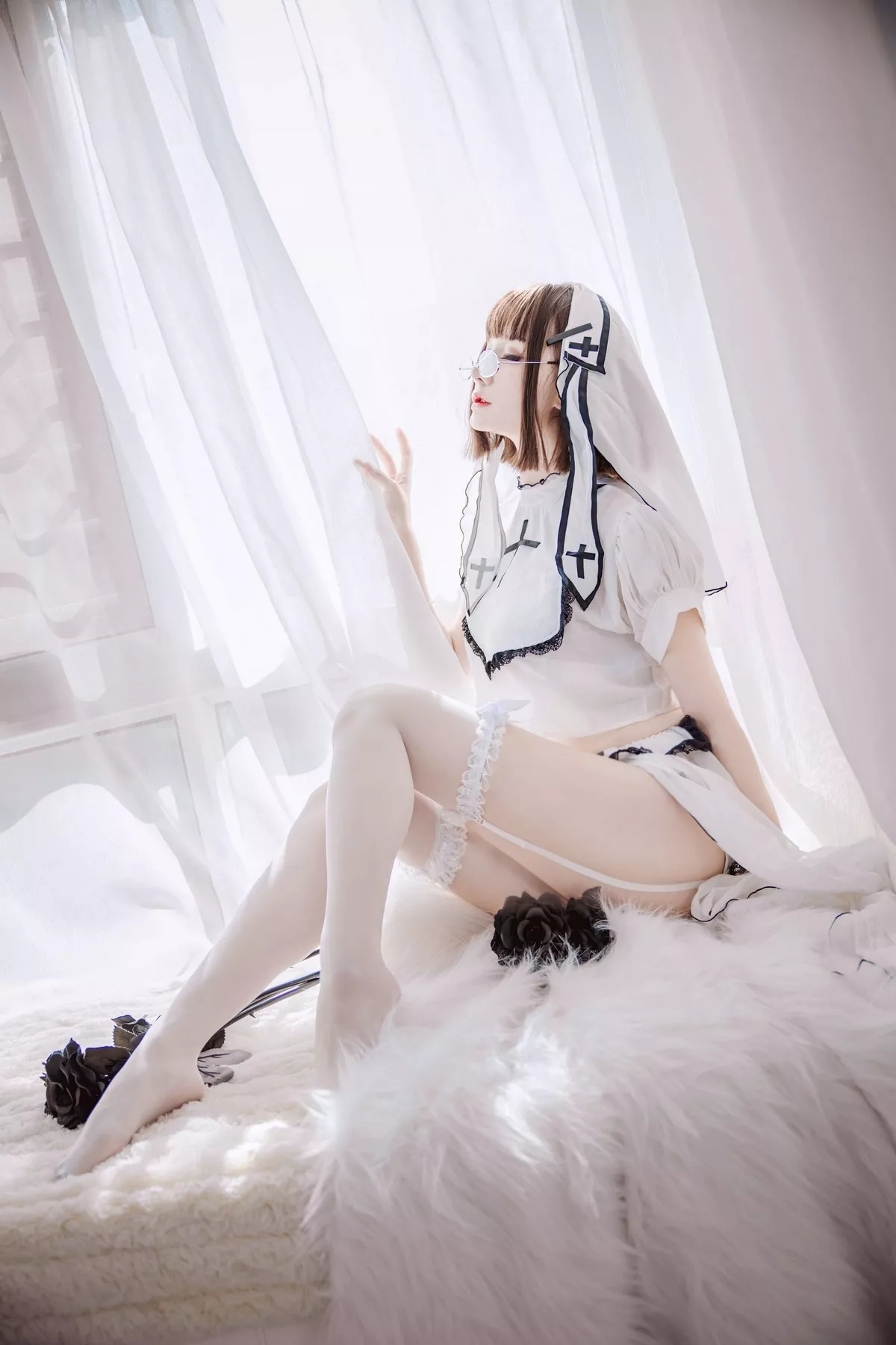 Xgyw.Org_网络美女仙九Airi眼镜修女主题私房情趣修女服饰配白色蕾丝吊袜秀翘臀诱惑写真45P
