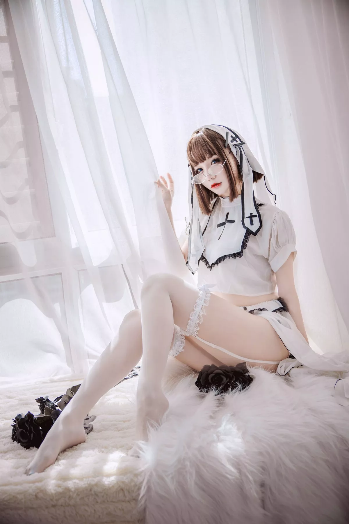 Xgyw.Org_网络美女仙九Airi眼镜修女主题私房情趣修女服饰配白色蕾丝吊袜秀翘臀诱惑写真45P