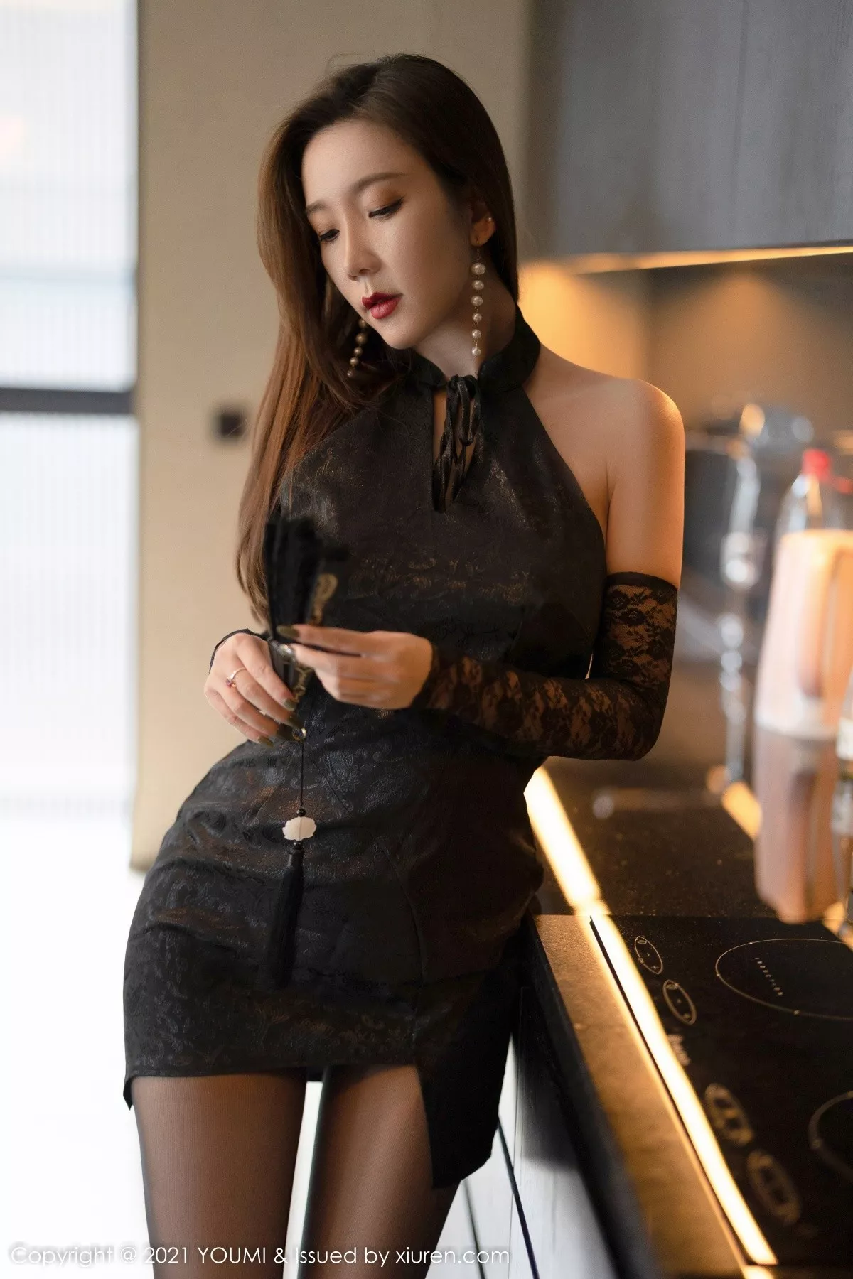 Xgyw.Org_[YouMi尤蜜荟]Vol.727_模特艾静香成都旅拍私房黑色露背服饰配黑丝裤袜撩人诱惑写真44P