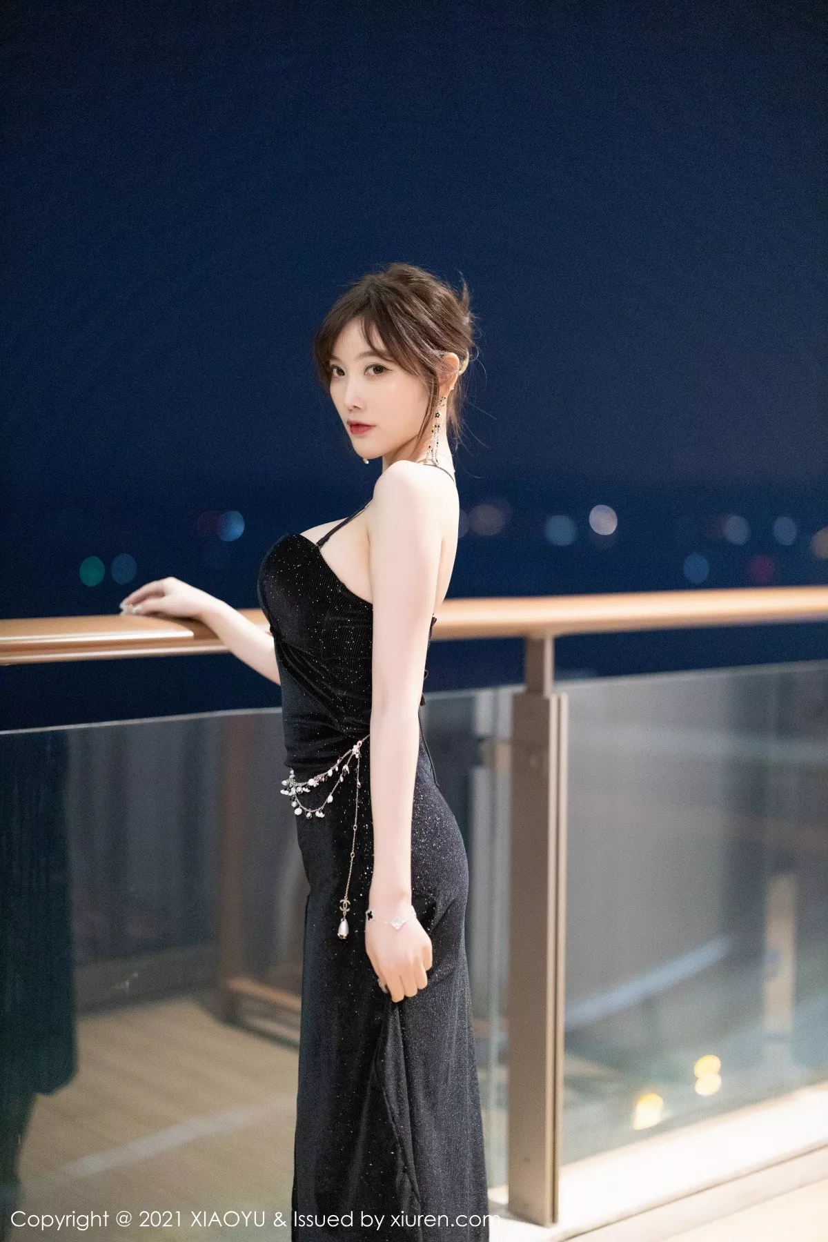 Xgyw.Org_[XiaoYu画语界]Vol.660_女神杨晨晨sugar深V典雅礼裙配超薄黑丝秀翘臀美腿诱惑写真66P