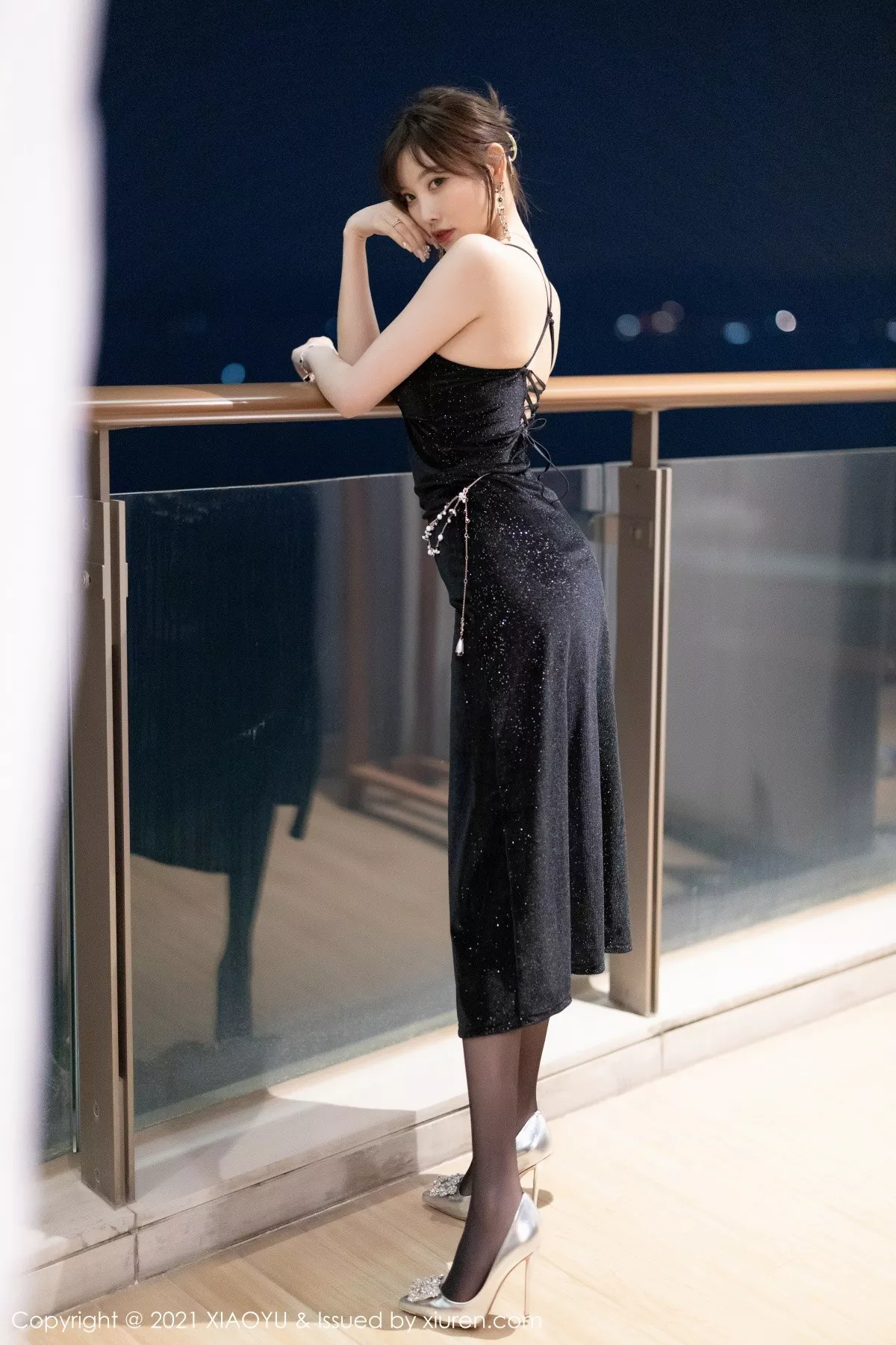 Xgyw.Org_[XiaoYu画语界]Vol.660_女神杨晨晨sugar深V典雅礼裙配超薄黑丝秀翘臀美腿诱惑写真66P