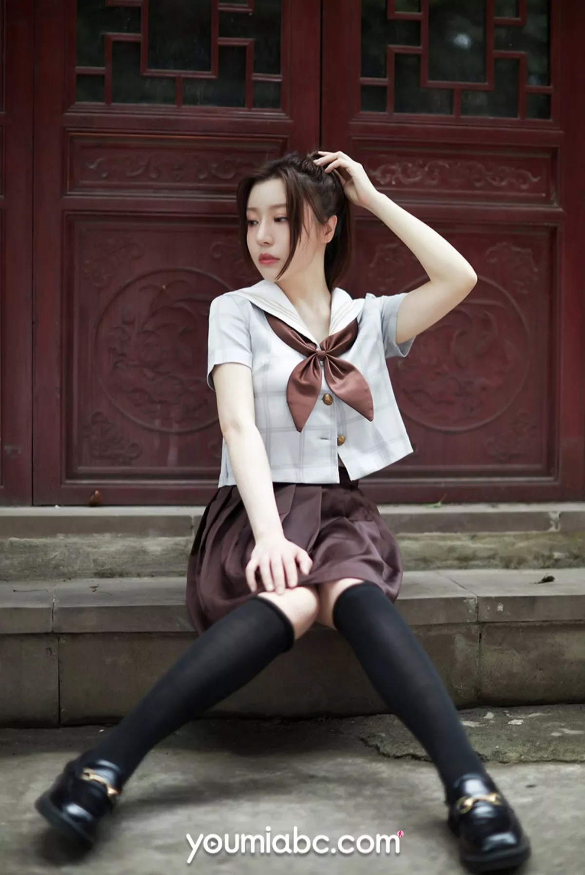 Xgyw.Org_[YouMi尤蜜]Vol.758_模特白亦Ada户外性感JK制服半撩短裙露翘臀美腿撩人诱惑写真24P