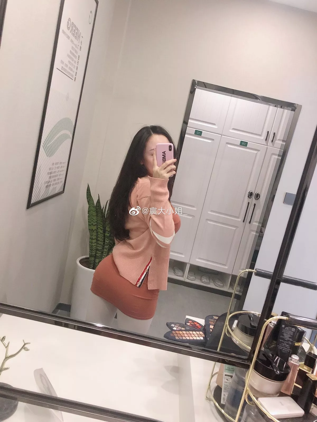 Xgyw.Org_网络美女宸大小姐微信朋友圈精选私房性感丝袜系列秀翘臀美腿迷人诱惑写真75P