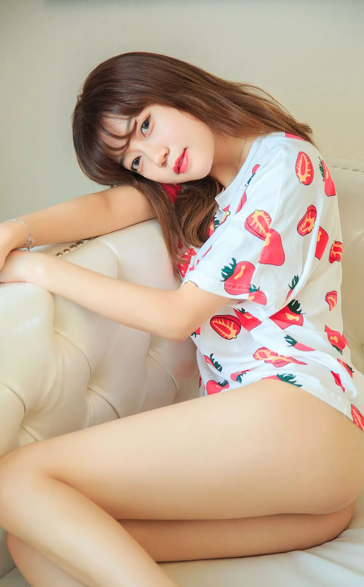 Xgyw.Org_[Ugirls爱尤物]No.2290_模特甜心私房性感草莓服饰+粉色吊裙秀完美身材诱惑写真35P