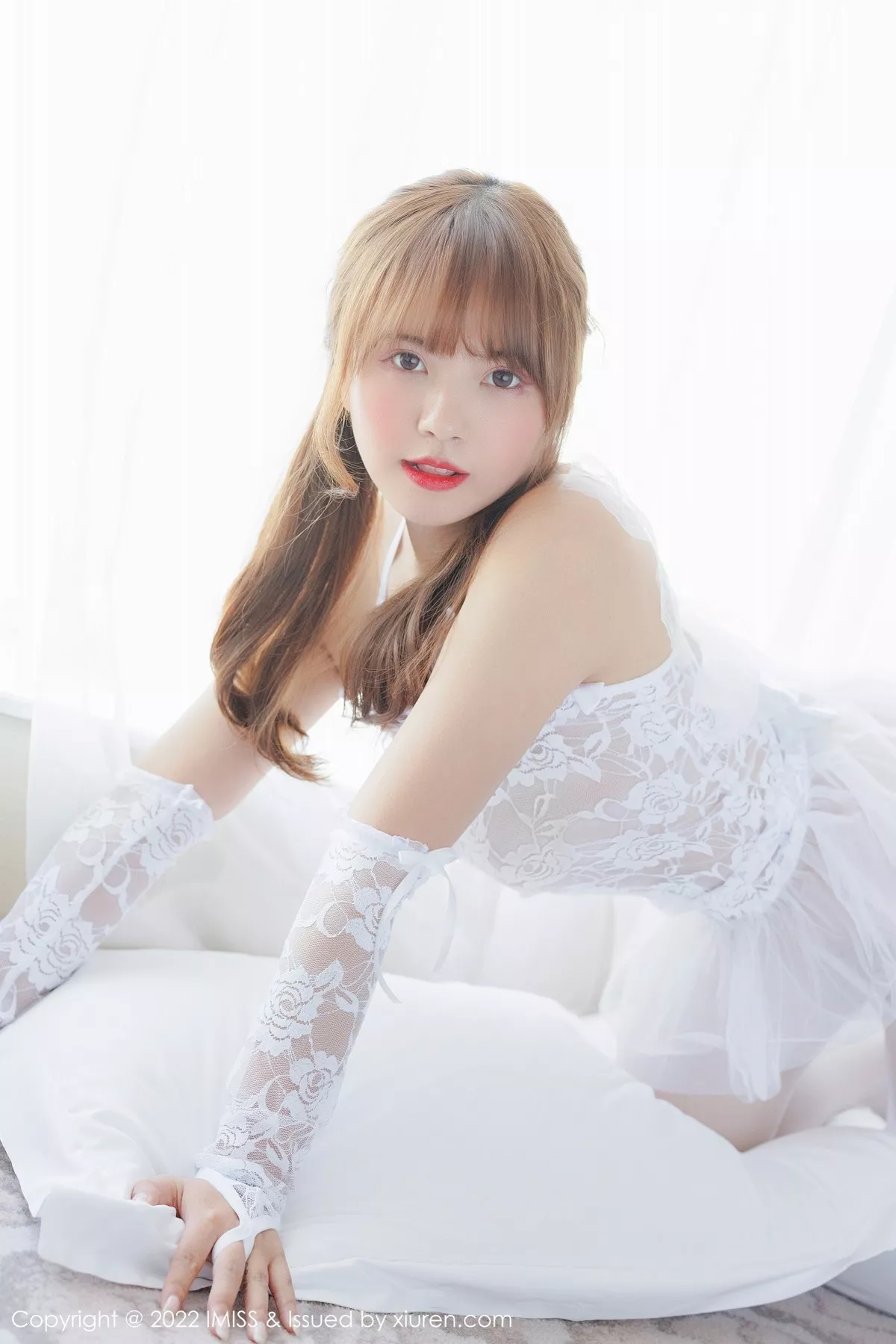 Xgyw.Org_[IMISS爱蜜社]Vol.674_模特张思允Nice性感白色蕾丝婚纱配白丝袜秀完美身材诱惑写真59P