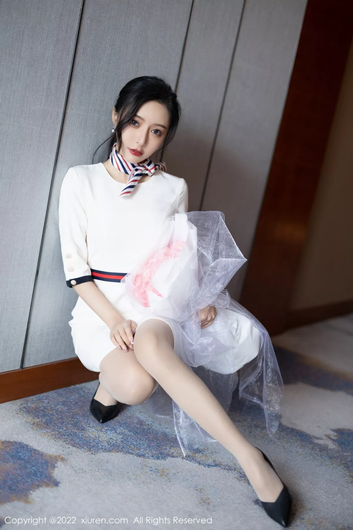 Xgyw.Org_XiuRen第4963期_女神王馨瑶yanni白色连衣短裙露红色内衣配原色丝袜诱惑写真71P