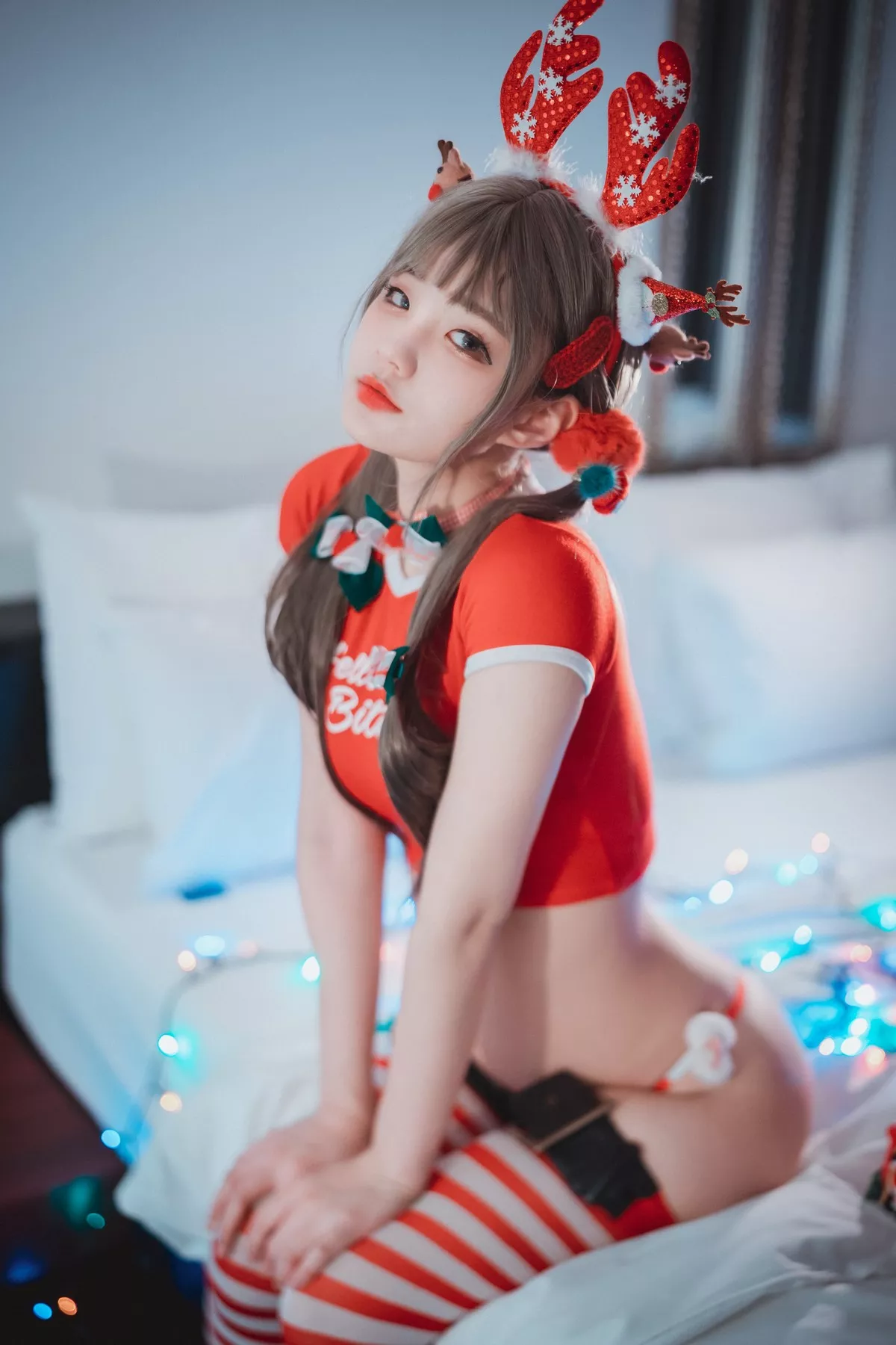 Xgyw.Org_[DJAWA]No.021_模特Jenny_Christmas Special主题红色服饰半撩露性感内衣诱惑写真24P