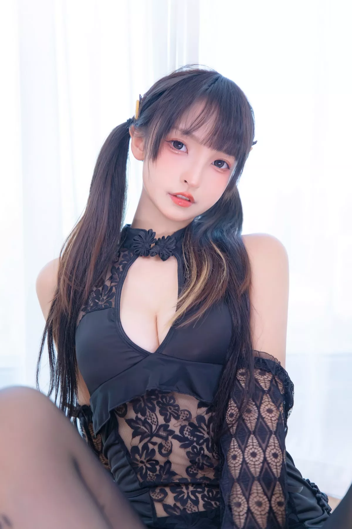 Xgyw.Org_萝莉美女神楽坂真冬恋爱魔咒主题私房黑色缕空服饰配黑丝裤袜迷人诱惑写真75P