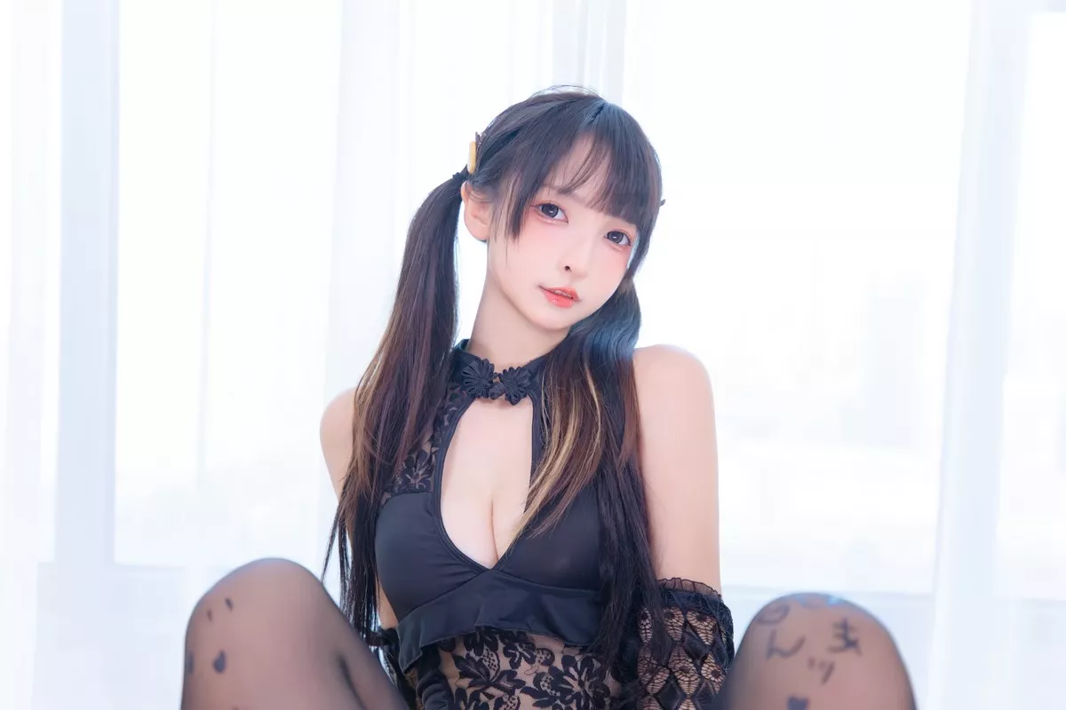 Xgyw.Org_萝莉美女神楽坂真冬恋爱魔咒主题私房黑色缕空服饰配黑丝裤袜迷人诱惑写真75P