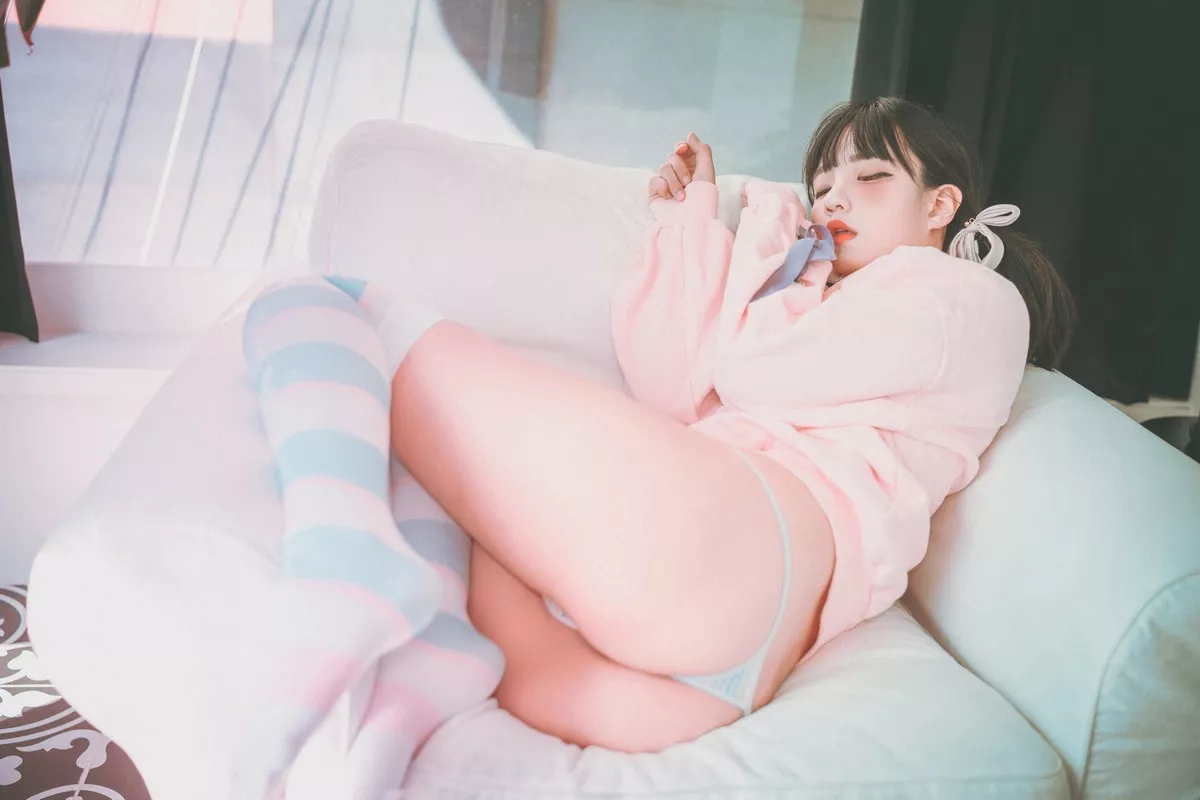 Xgyw.Org_[DJAWA]No.061_模特Jenny_Lovely_Pink主题私房性感粉色外衣配丁字内裤诱惑写真34P