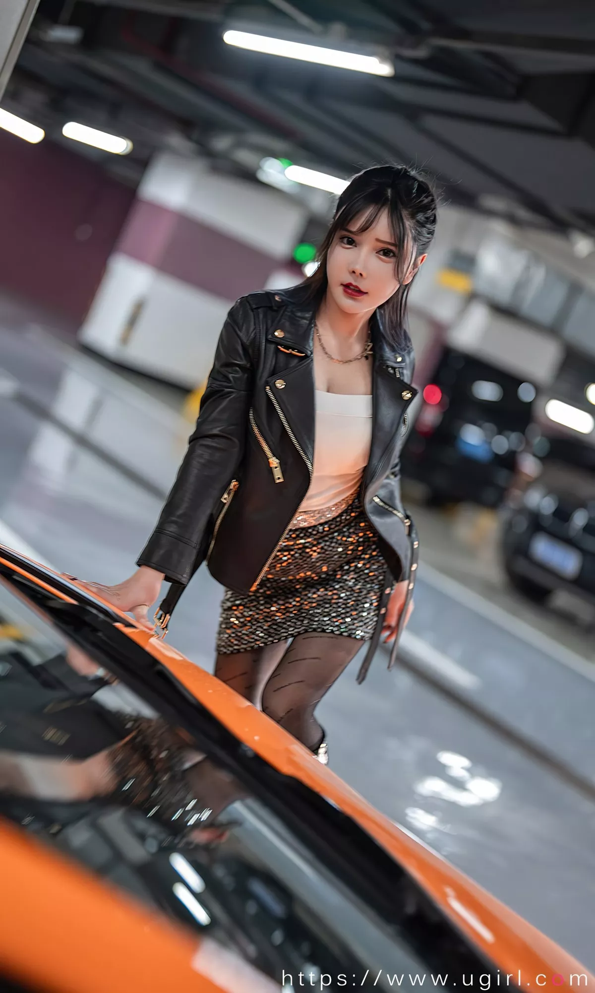 Xgyw.Org_[Ugirls爱尤物]No.2340_模特艾小青户外香车美女主题性感黑色服饰秀完美身材诱惑写真35P