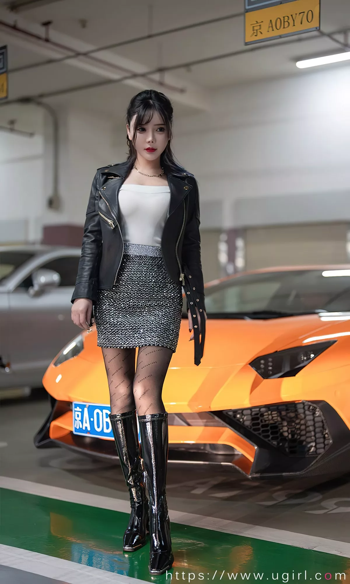 Xgyw.Org_[Ugirls爱尤物]No.2340_模特艾小青户外香车美女主题性感黑色服饰秀完美身材诱惑写真35P