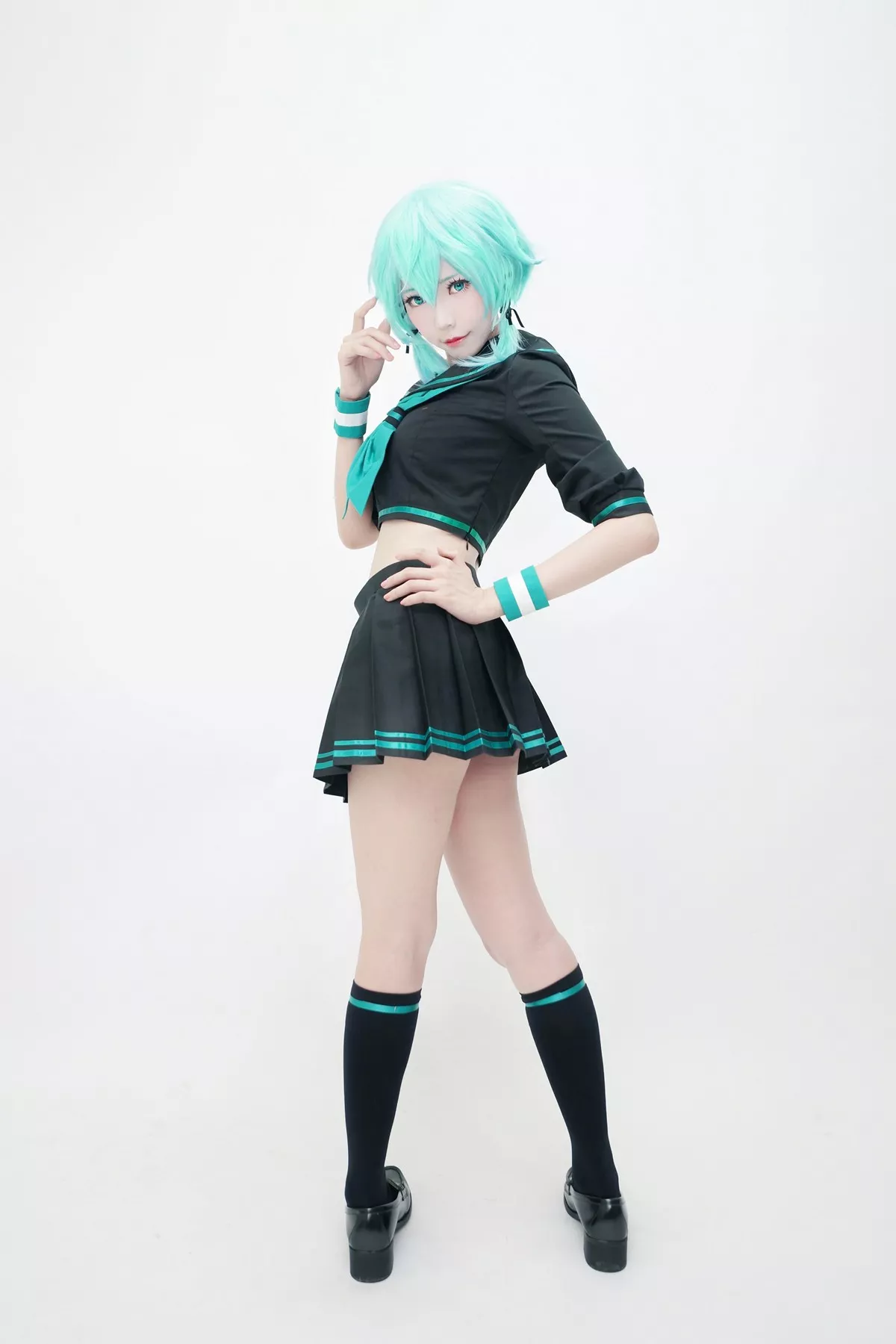 Xgyw.Org_Coser妹子Ely_eee诗乃JK主题户外性感JK制服配黑丝袜秀完美身材迷人写真36P