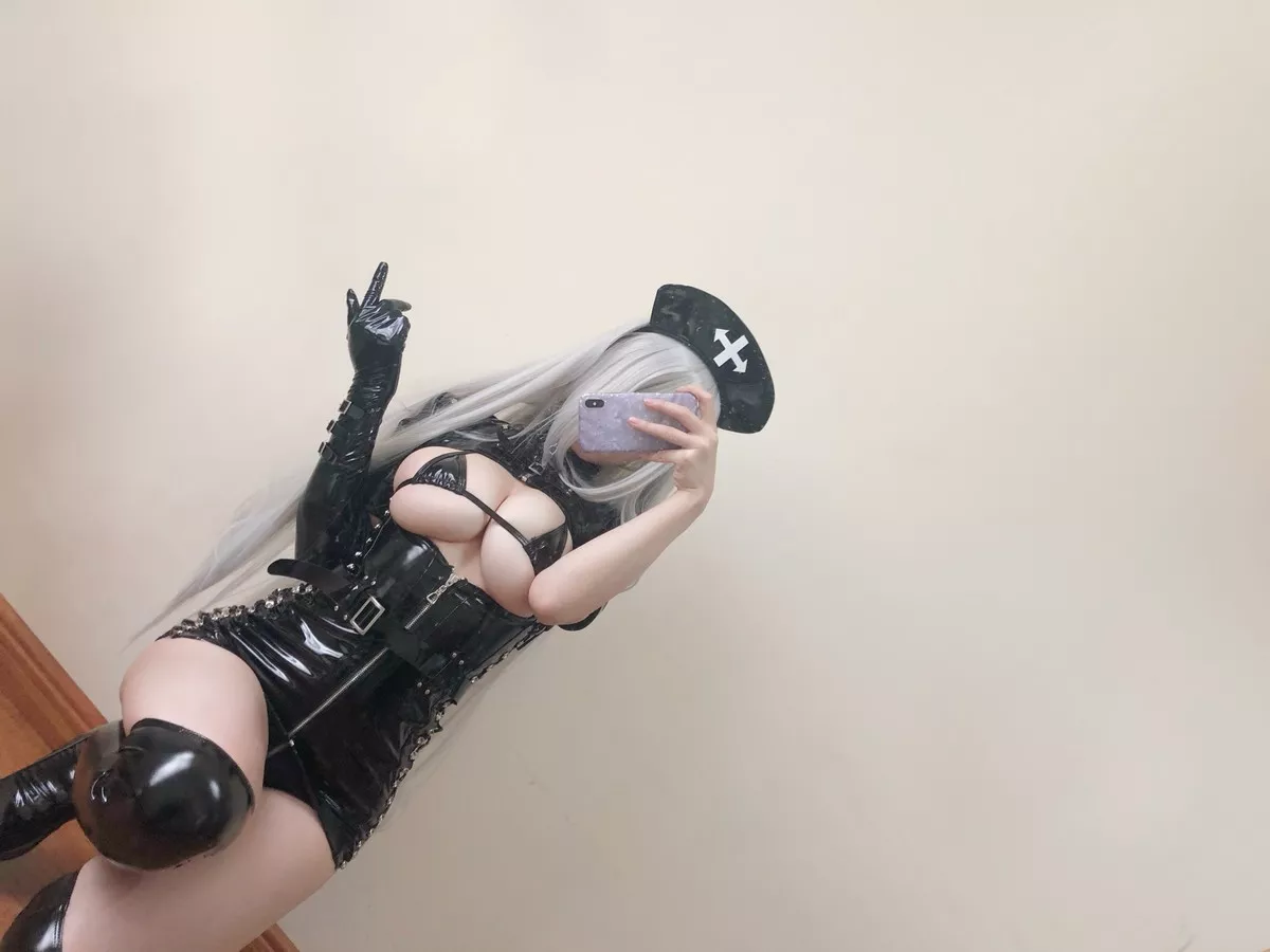 Xgyw.Org_动漫博主小仓千代w暗黑护士自拍主题性感黑色皮质服饰露豪乳遮点诱惑写真40P