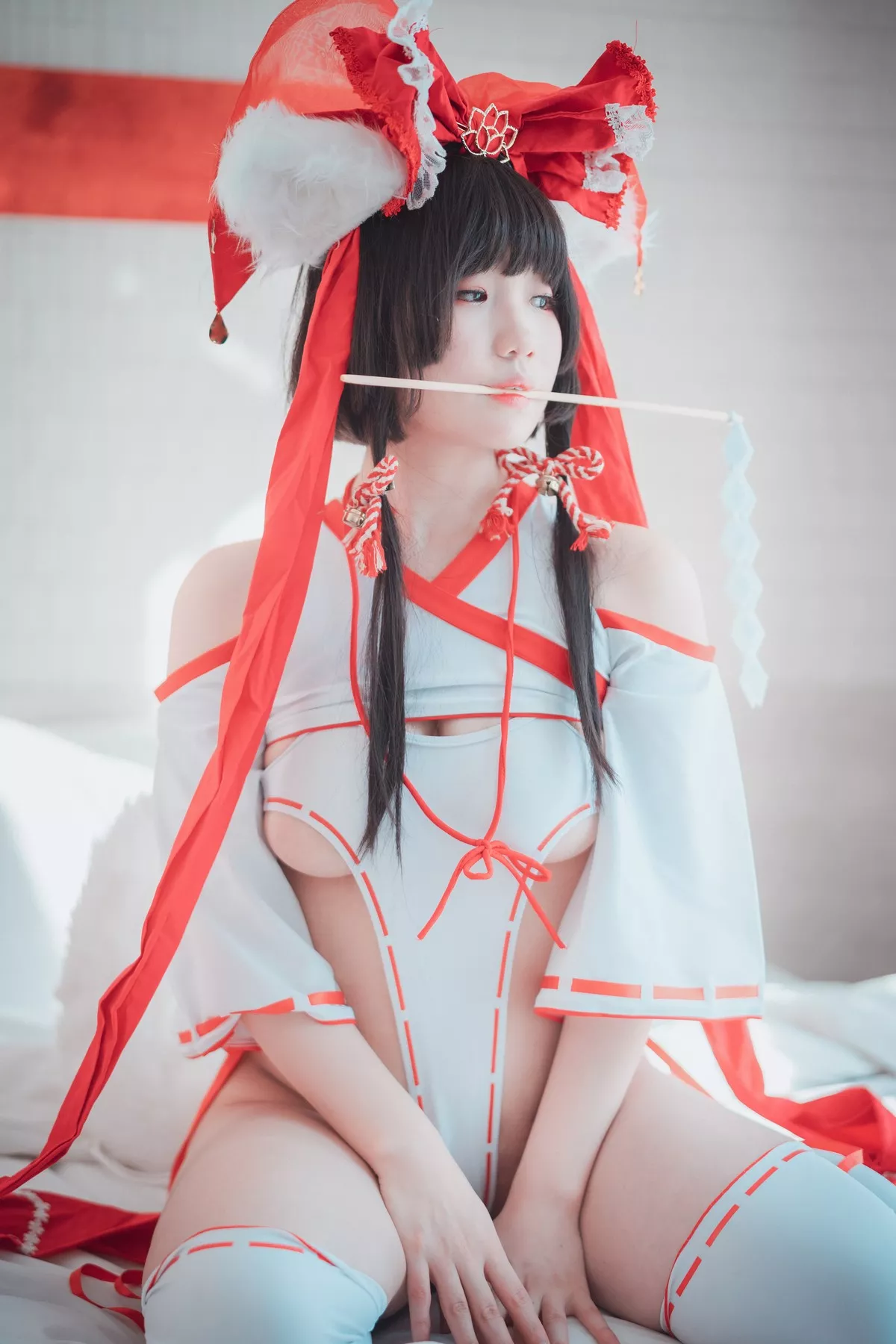 Xgyw.Org_[DJAWA]No.113_模特Mimmi_Kitsune Miko主题私房性感白色高叉连体衣撩人诱惑写真65P