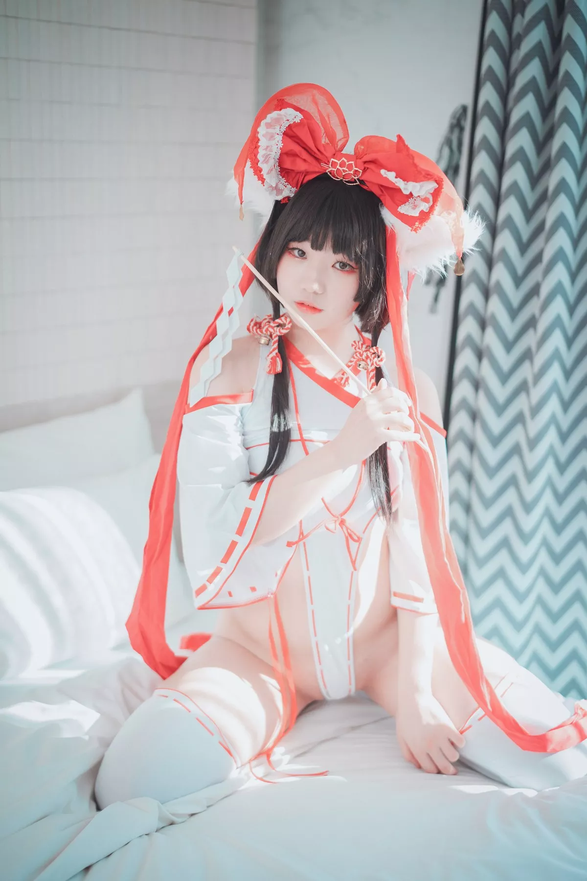 Xgyw.Org_[DJAWA]No.113_模特Mimmi_Kitsune Miko主题私房性感白色高叉连体衣撩人诱惑写真65P