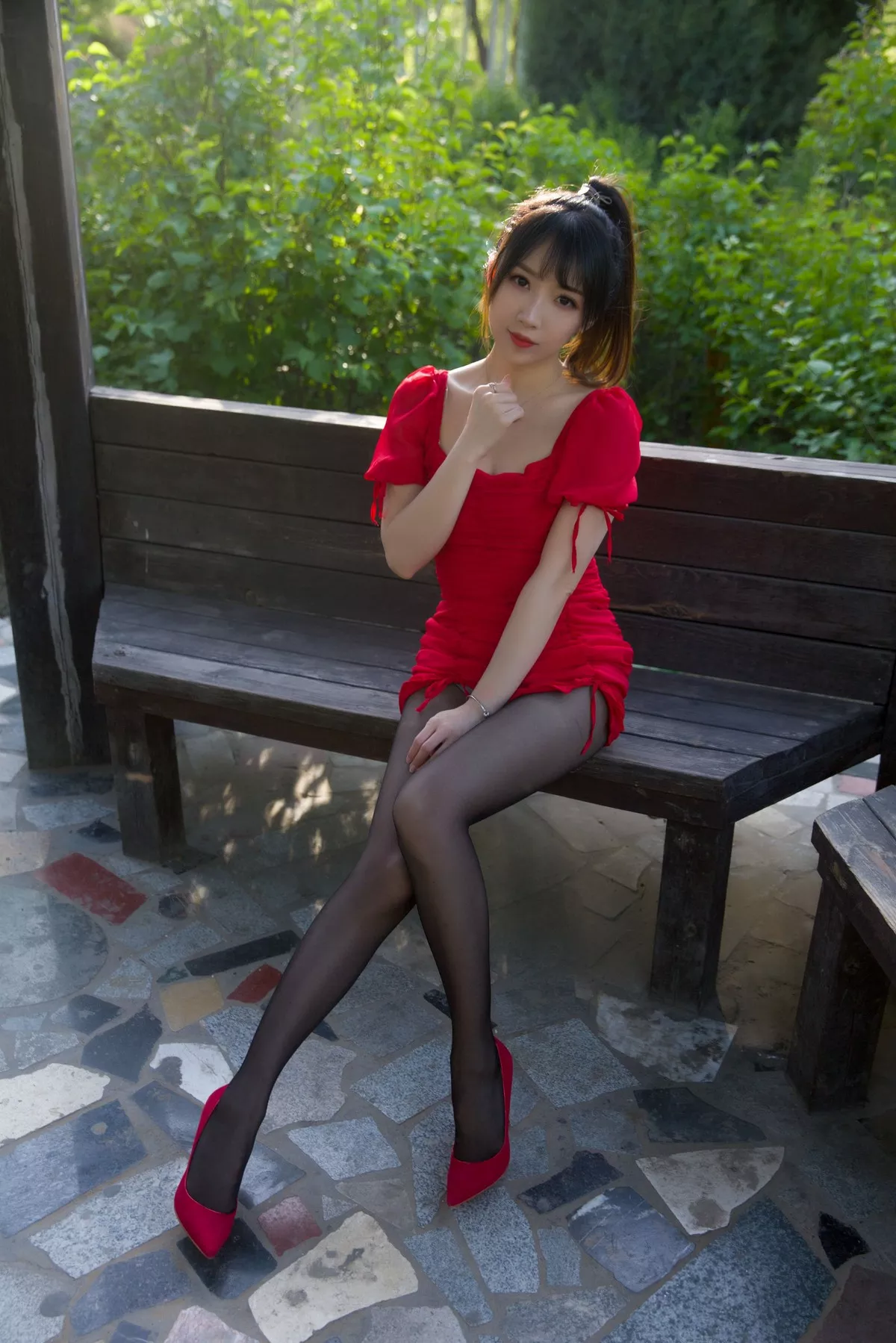 Xgyw.Org_斗鱼主播小女巫露娜户外小红裙主题户外红色连衣裙配超薄黑丝秀美腿性感写真66P