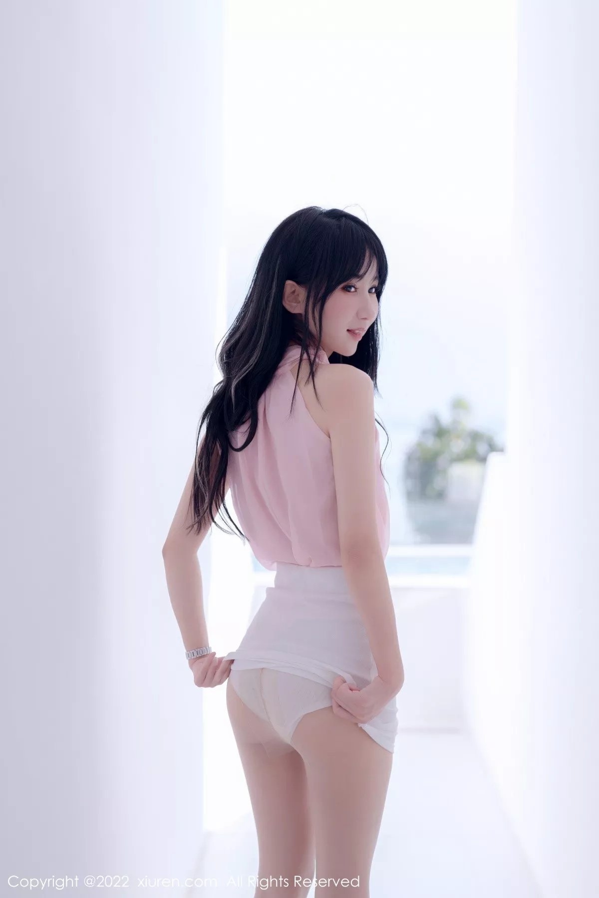 Xgyw.Org_XiuRen第5318期_女神小果冻儿大理旅拍性感粉色上衣配白色短裙秀美腿诱惑写真76P