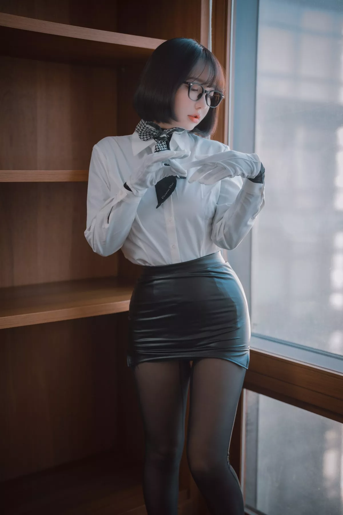 Xgyw.Org_[DJAWA]No.184_模特Yeeun_Naughty Supervisor主题白T配黑皮裙露超薄黑丝诱惑写真68P