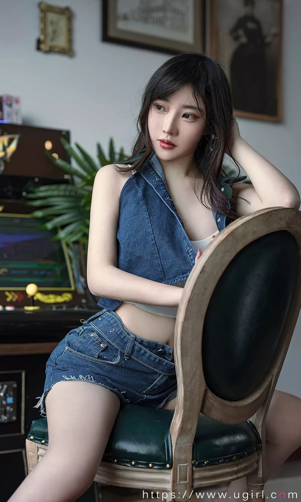 Xgyw.Org_[Ugirls爱尤物]No.2376_模特西门小玉性感白色吊带内衣配牛仔短裤秀白嫩肌肤诱惑写真35P