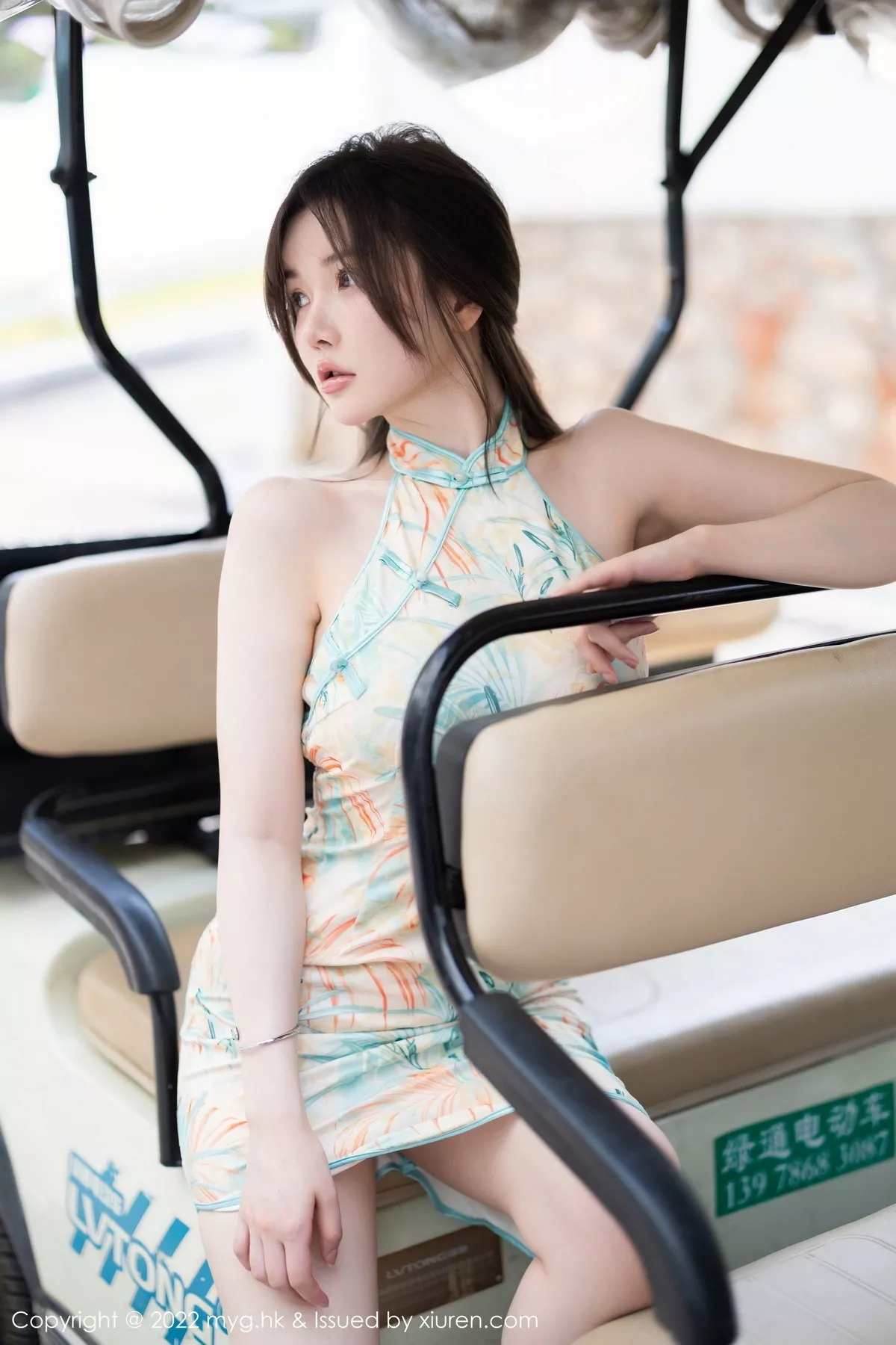 Xgyw.Org_[MyGirl美媛馆]Vol.640_模特糯美子MINIbabe心愿旅拍户外浅色旗袍秀完美身材诱惑写真67P