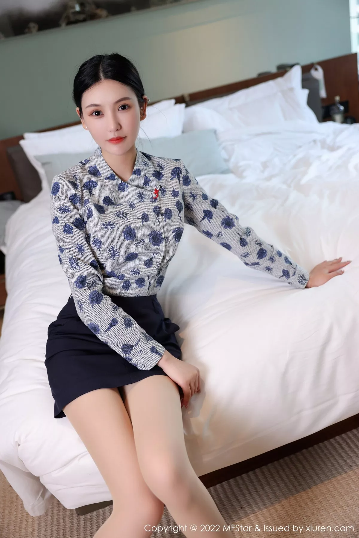 Xgyw.Org_[MFStar模范学院]Vol.569_新人模特Ai西西里性感空姐制服配黑短裙露超薄肉丝迷人诱惑写真43P