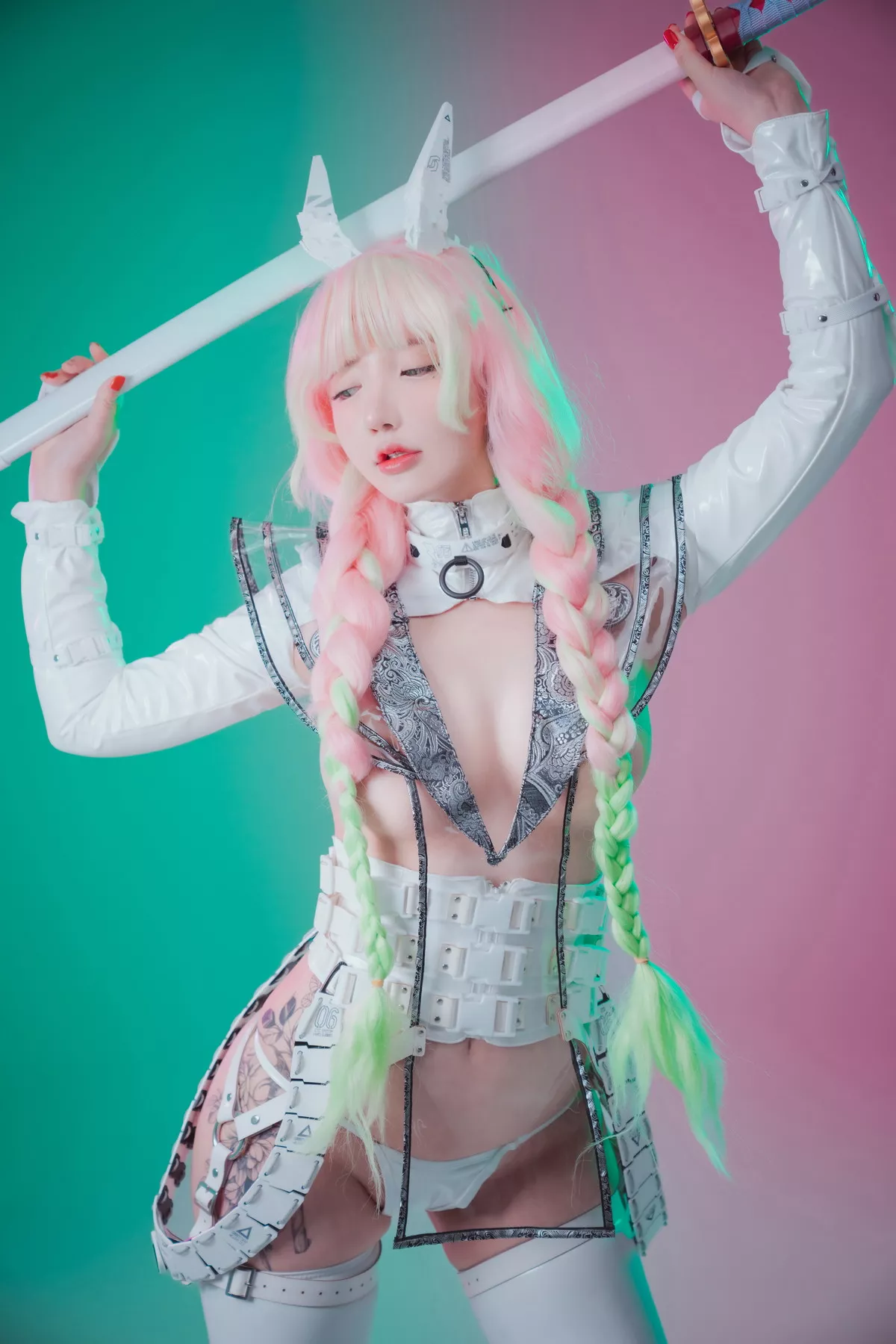Xgyw.Org_[DJAWA]No.206_模特Yeeun_Cyber Hunter Mitsuri主题性感白色皮质服饰秀翘臀诱惑写真51P
