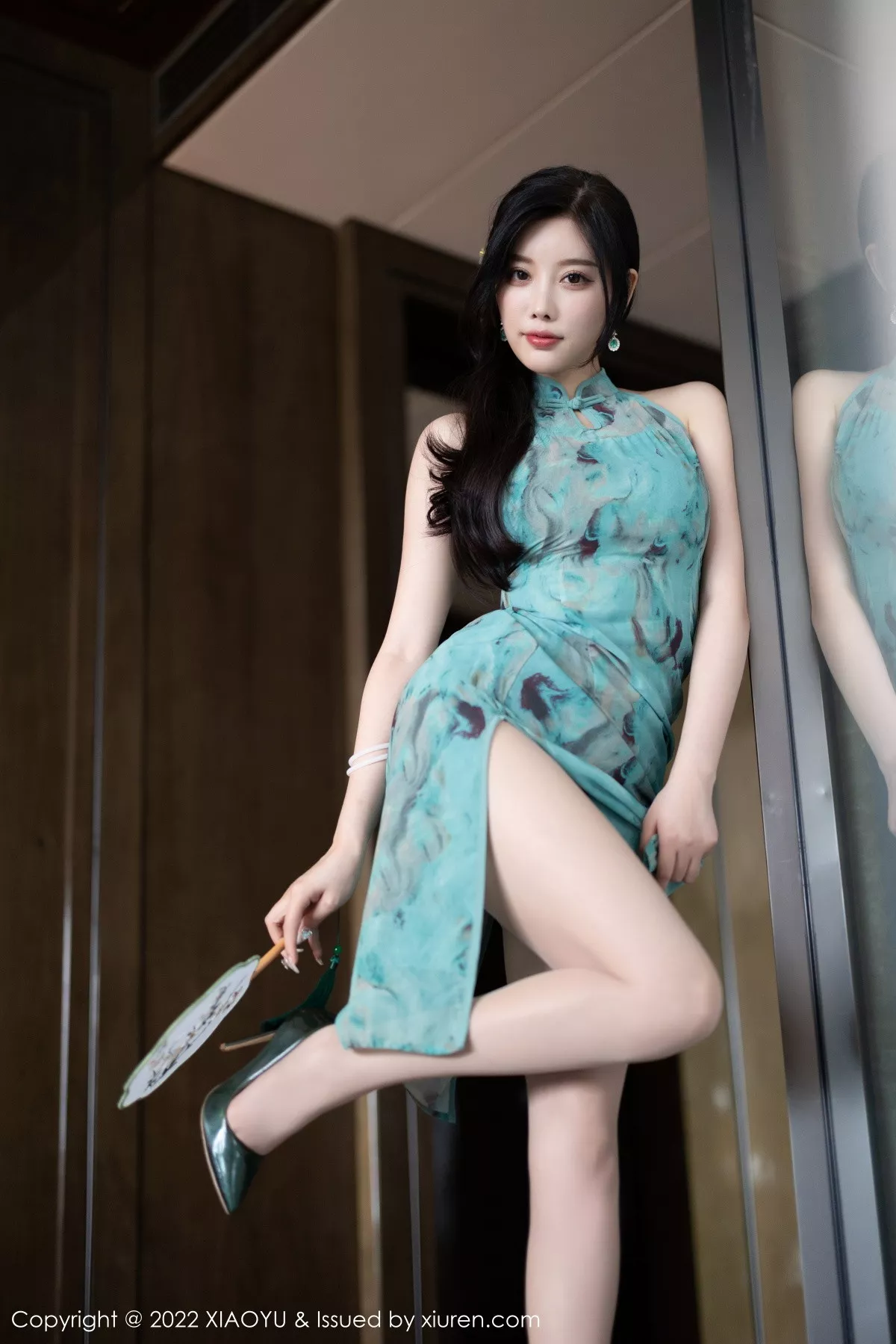 Xgyw.Org_[XiaoYu画语界]Vol.882_女神杨晨晨Yome户外蓝暗色旗袍配超薄肉丝秀完美身材诱惑写真92P