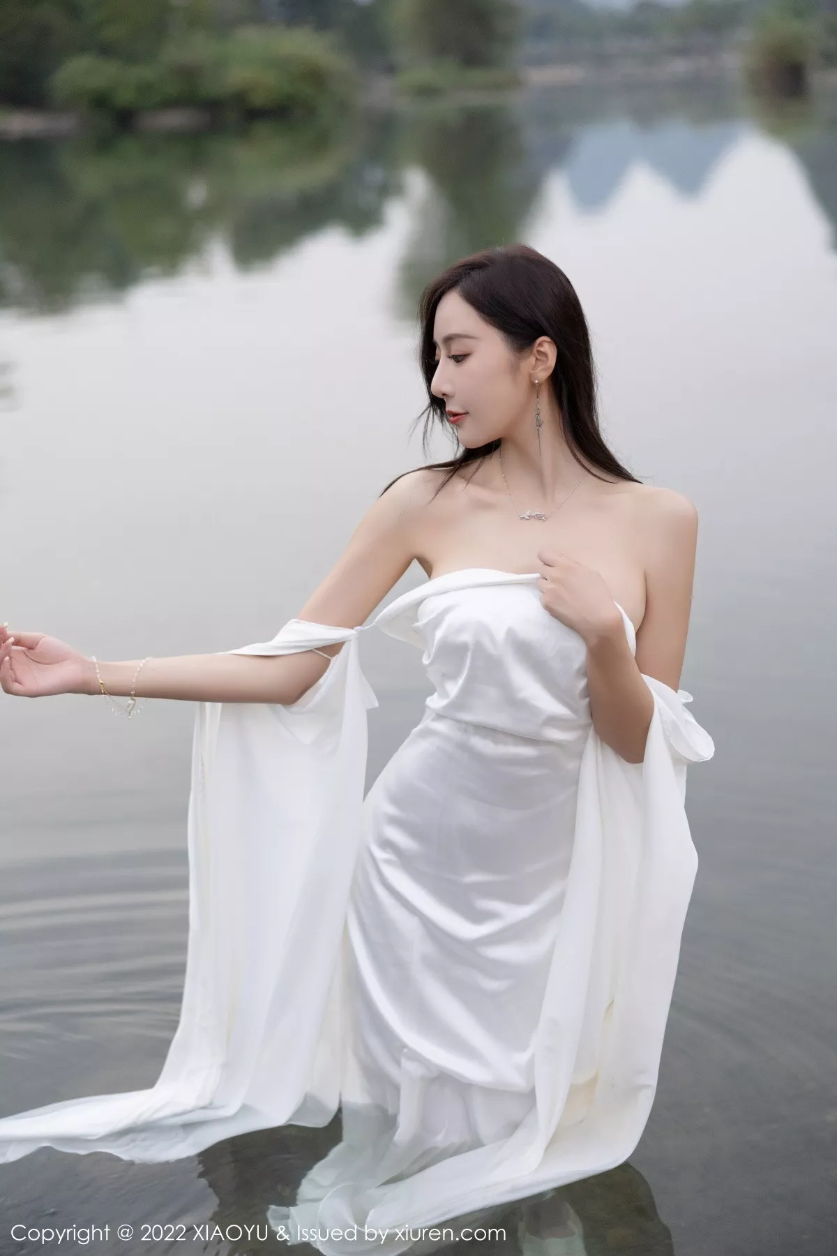 Xgyw.Org_[XiaoYu画语界]Vol.884_女神王馨瑶yanni杭州旅拍户外白色蕾丝内衣配白色丝袜诱惑写真87P