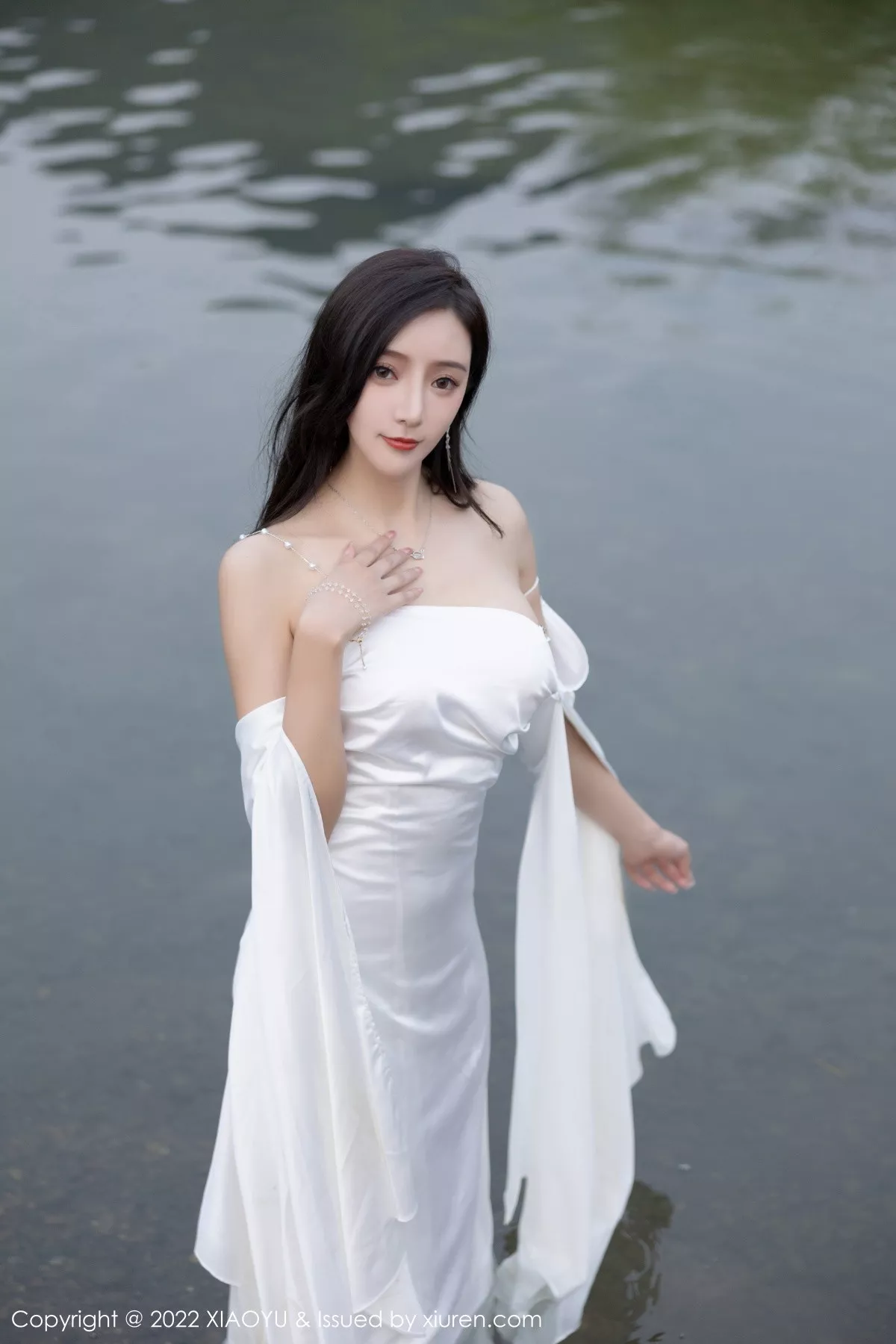 Xgyw.Org_[XiaoYu画语界]Vol.884_女神王馨瑶yanni杭州旅拍户外白色蕾丝内衣配白色丝袜诱惑写真87P