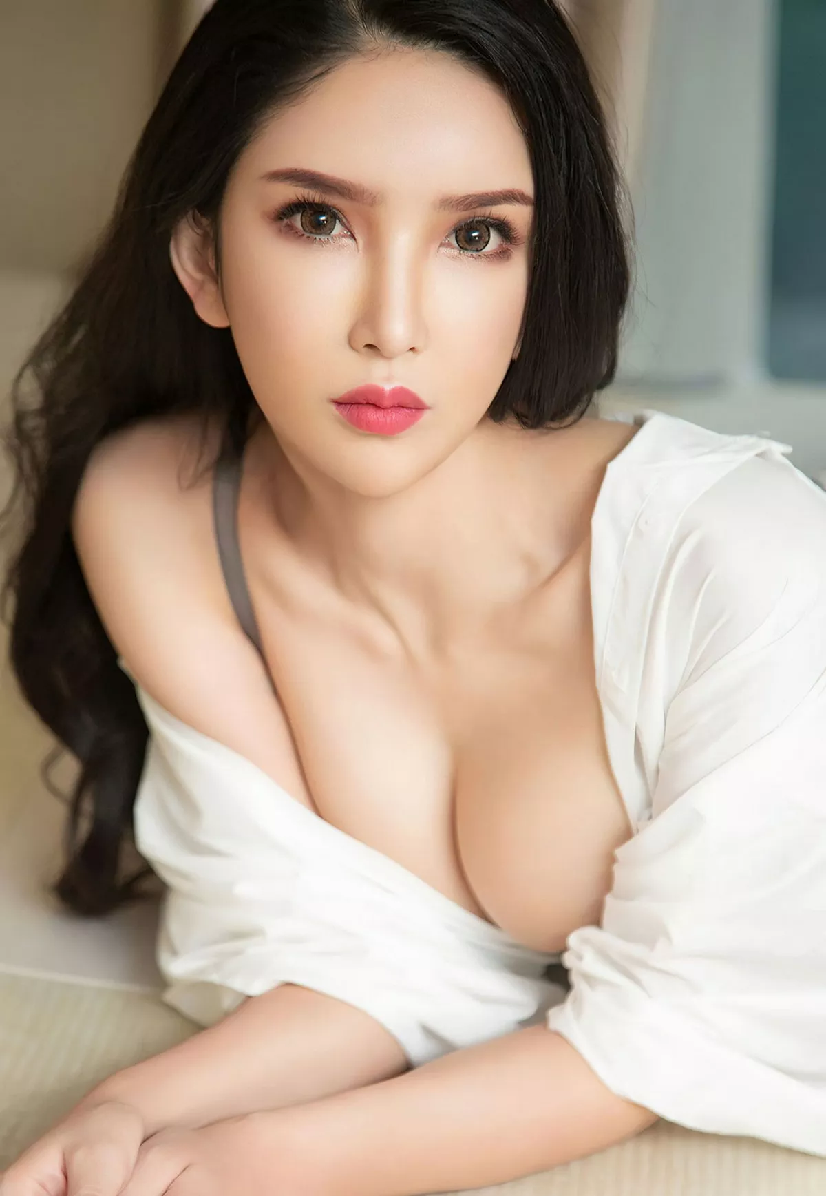 Xgyw.Org_[Ugirls爱尤物]No.2439_模特球球私房性感墨绿衬衫+白色睡衣秀完美身材诱惑写真35P