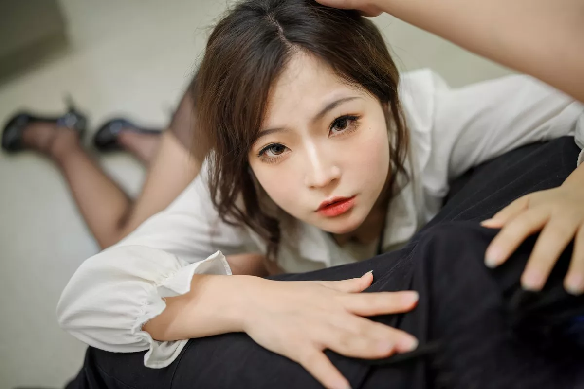 Xgyw.Org_网络美女yuuhui玉汇＆胡桃猫电车主题性感服饰配开档丝袜秀惹火身材诱惑写真164P