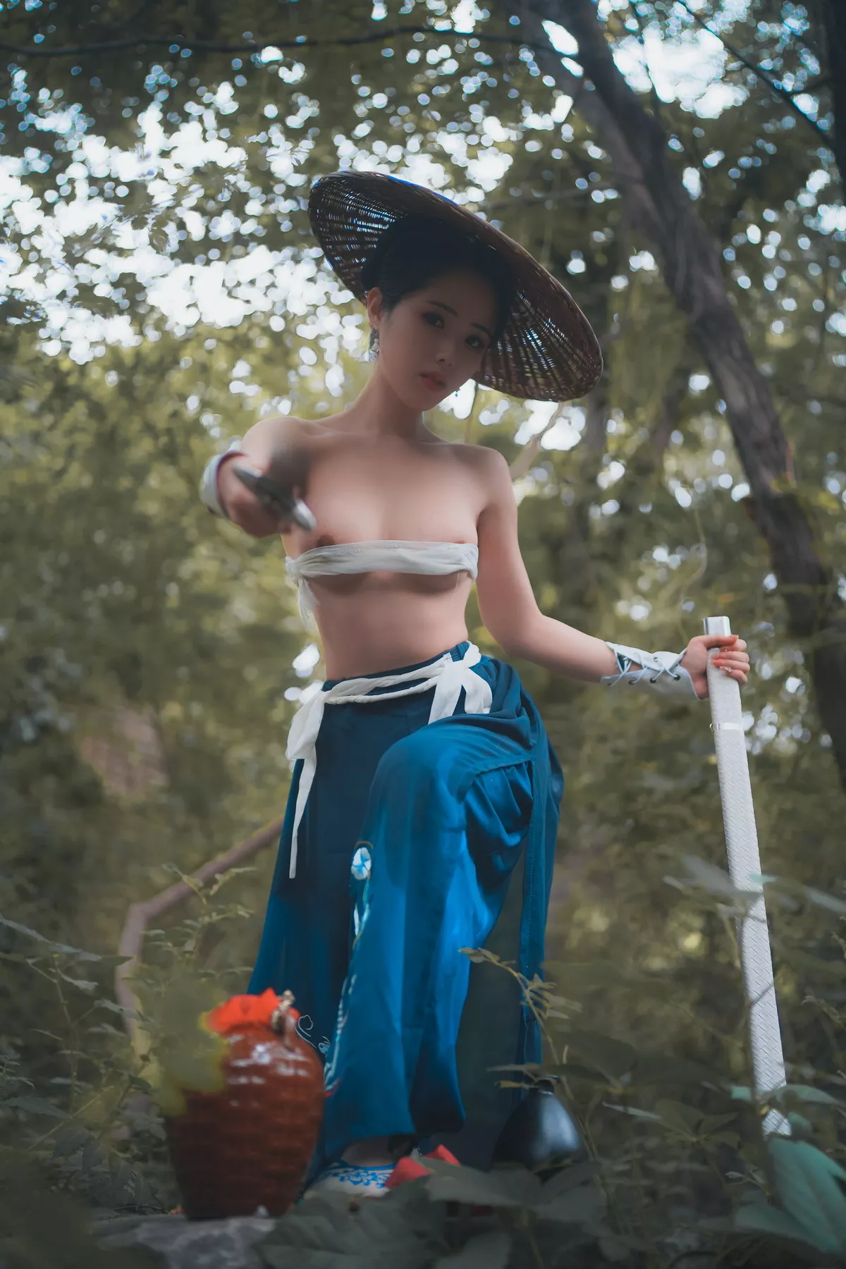 Xgyw.Org_网络美女钛合金TiTi侠客主题户外丛林脱古装服饰薄纱裹身秀豪乳惹火诱惑写真50P