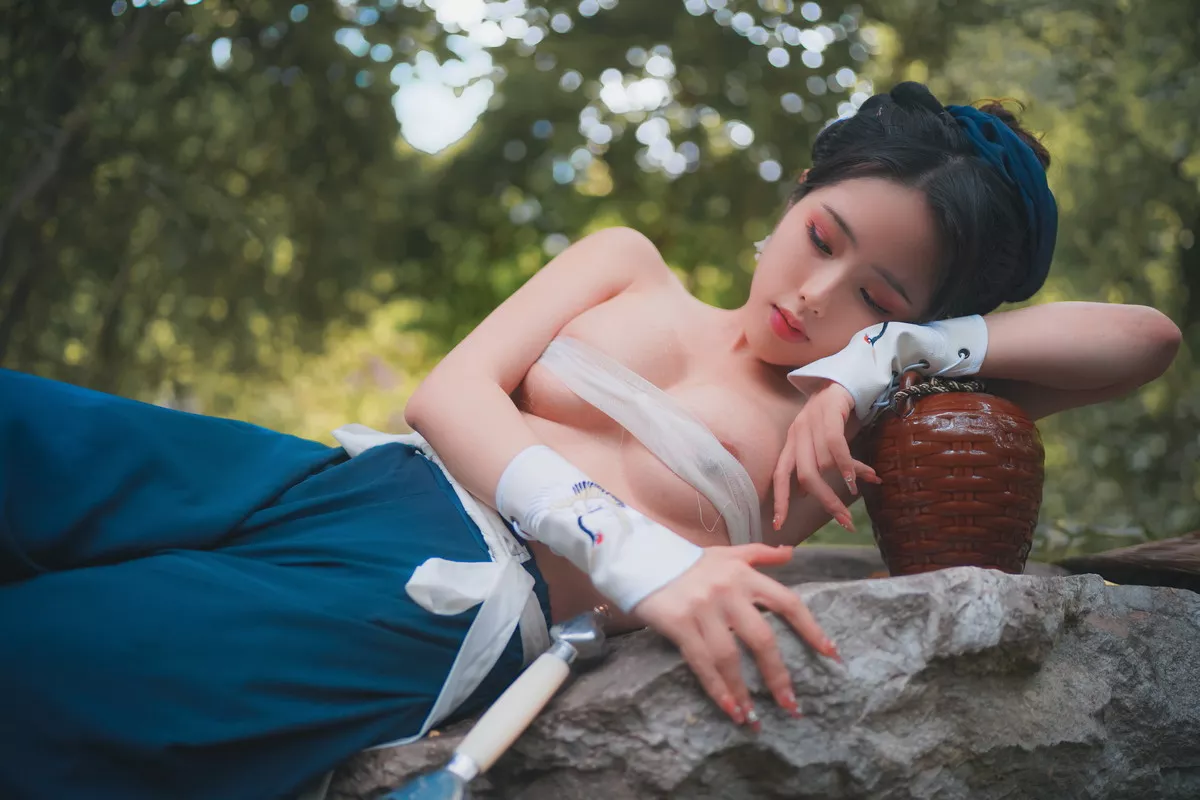Xgyw.Org_网络美女钛合金TiTi侠客主题户外丛林脱古装服饰薄纱裹身秀豪乳惹火诱惑写真50P