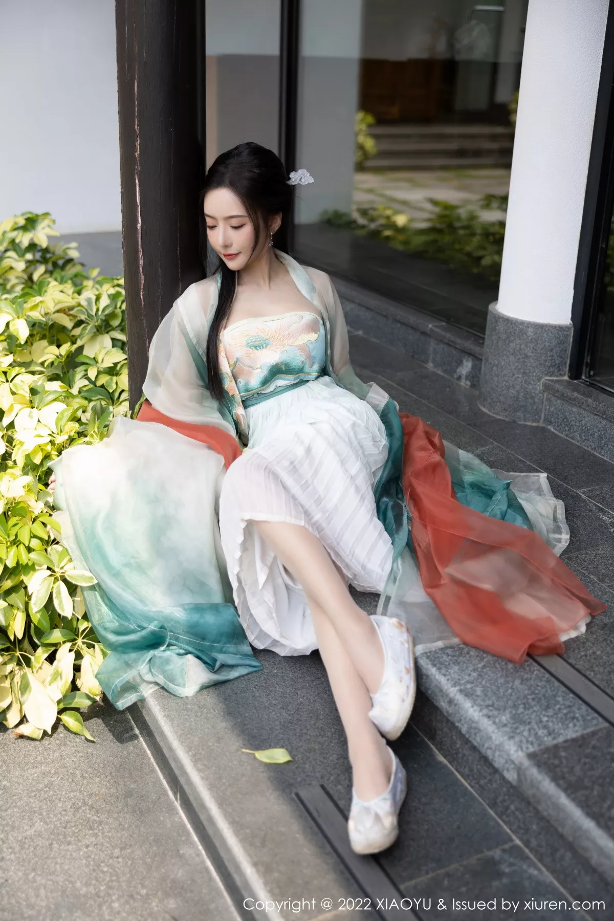 Xgyw.Org_[XiaoYu画语界]Vol.889_女神王馨瑶yanni杭州旅拍户外场景性感浅色古装服迷人诱惑写真92P