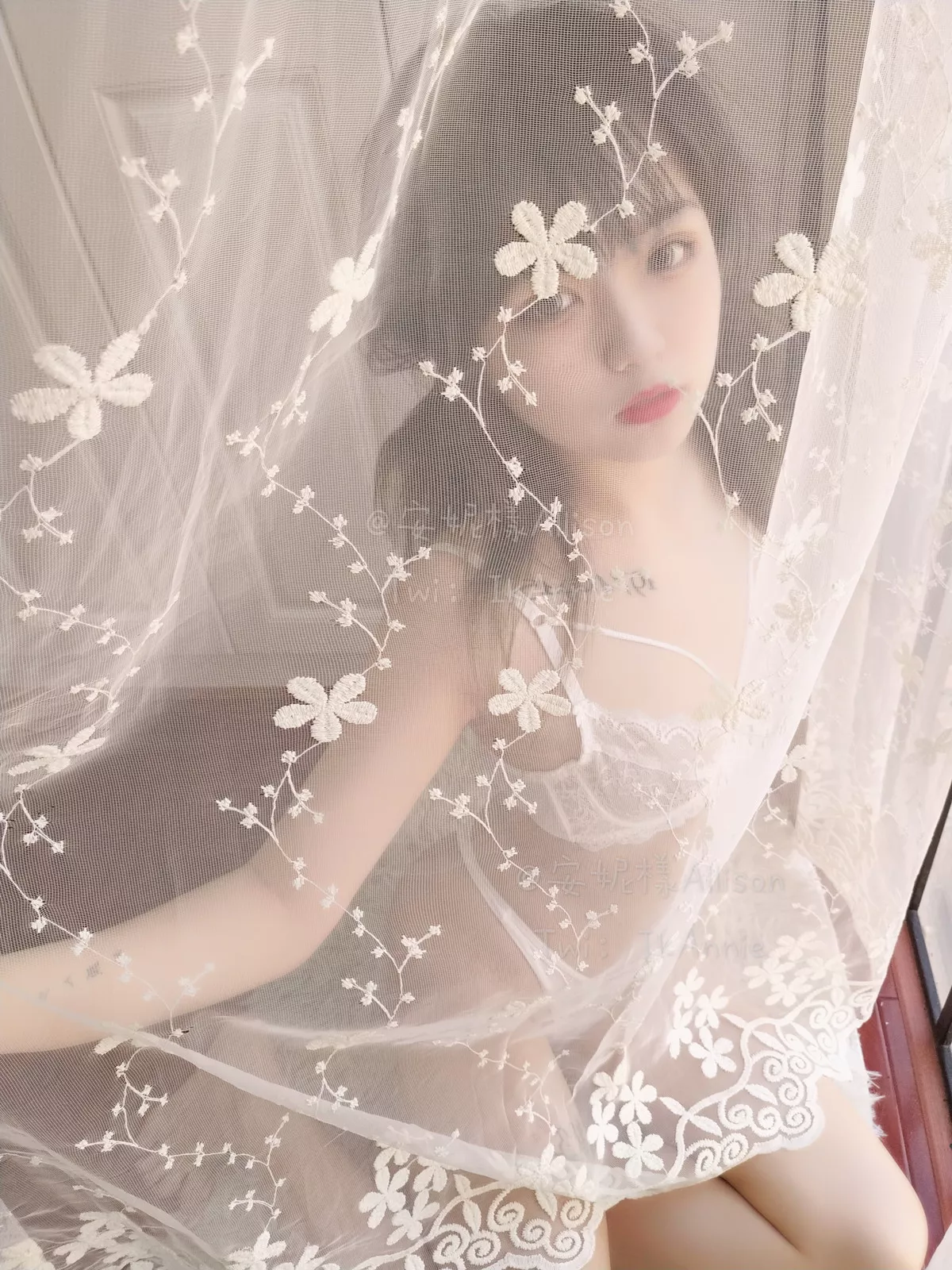 Xgyw.Org_萝莉小美女安妮吊带裙主题居家私房脱吊带连身裙露性感白色蕾丝内衣诱惑写真30P