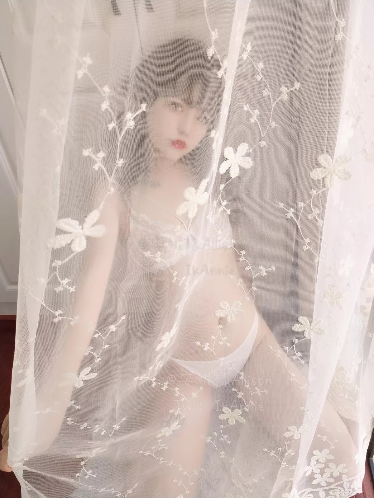 Xgyw.Org_萝莉小美女安妮吊带裙主题居家私房脱吊带连身裙露性感白色蕾丝内衣诱惑写真30P