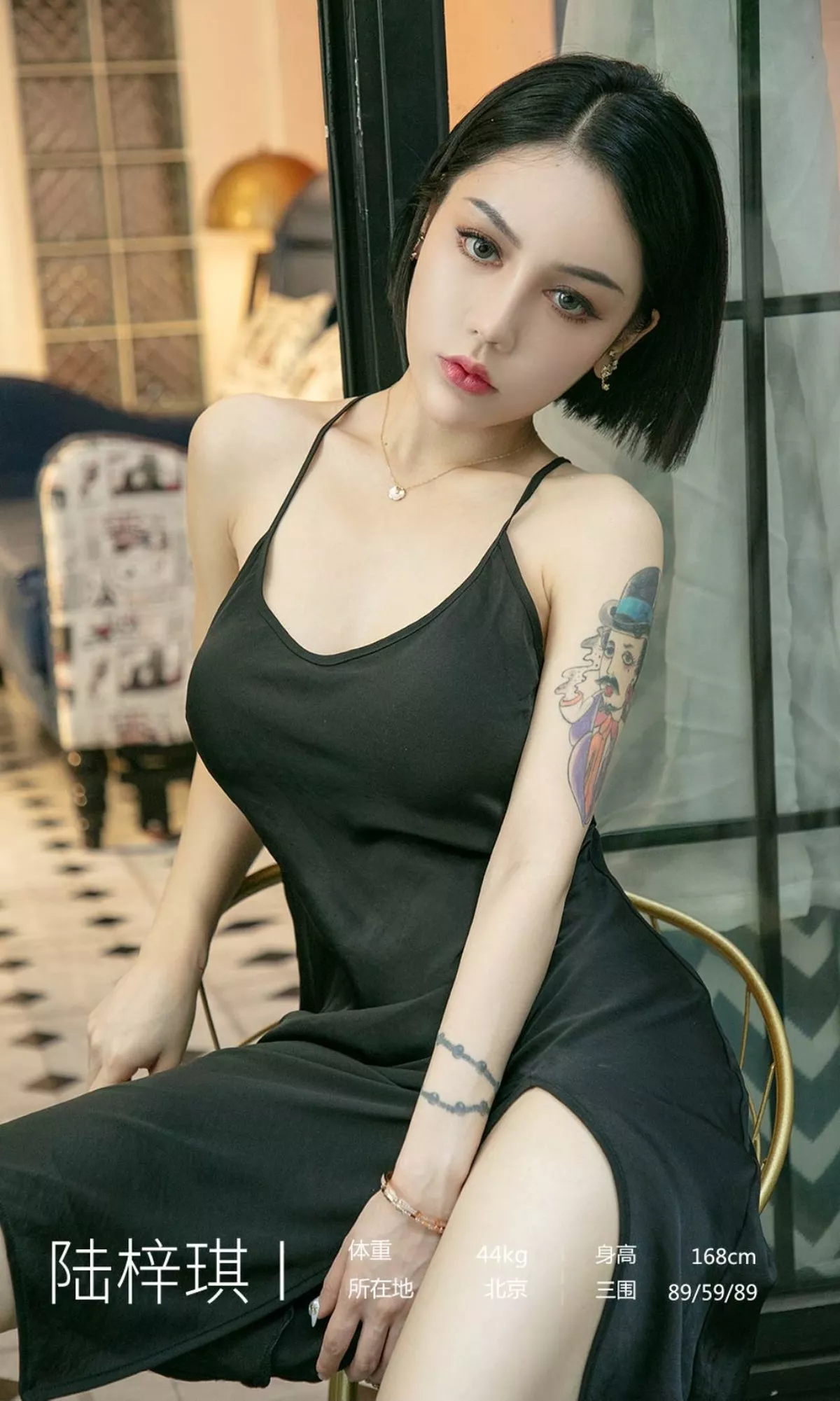 Xgyw.Org_[Ugirls爱尤物]No.2445_模特陆梓琪私房性感黑色吊裙+红色蕾丝内衣秀完美身材诱惑写真35P
