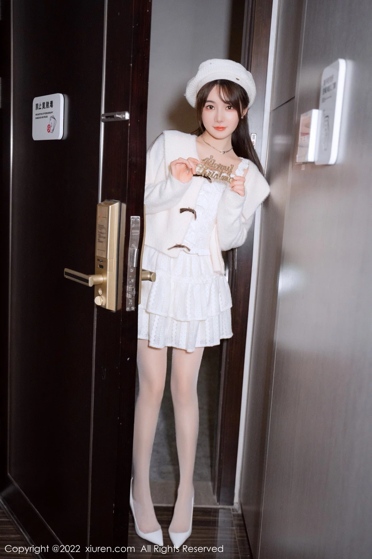Xgyw.Org_XiuRen第6025期_模特婠婠么性感白色毛线上衣配白短裙秀曼妙身姿完美诱惑写真68P