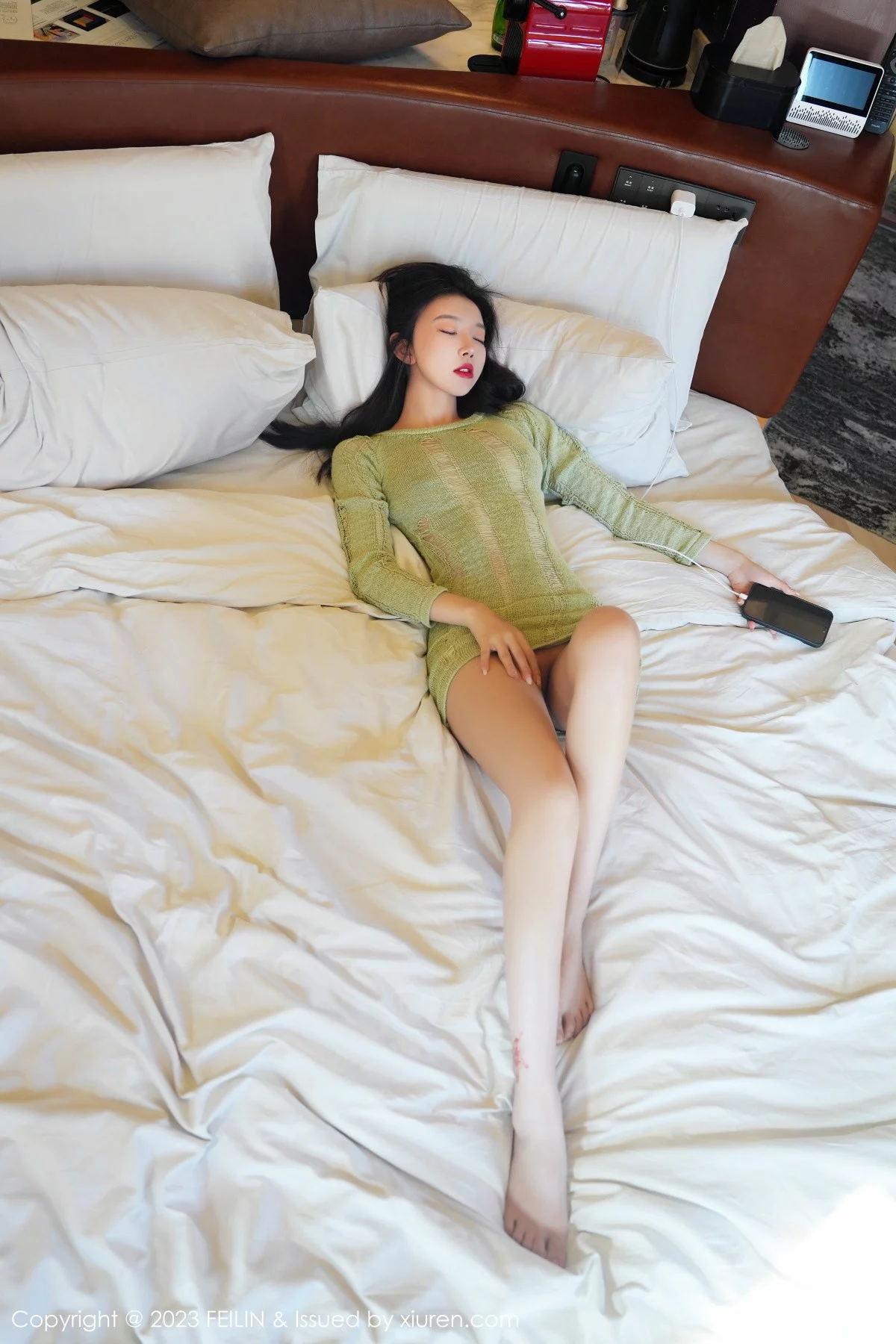 Xgyw.Org_[FeiLin嗲囡囡]VOL.462_女神冯木木LRIS酒店场景浅绿薄透上衣半脱秀惹火身材迷人写真79P