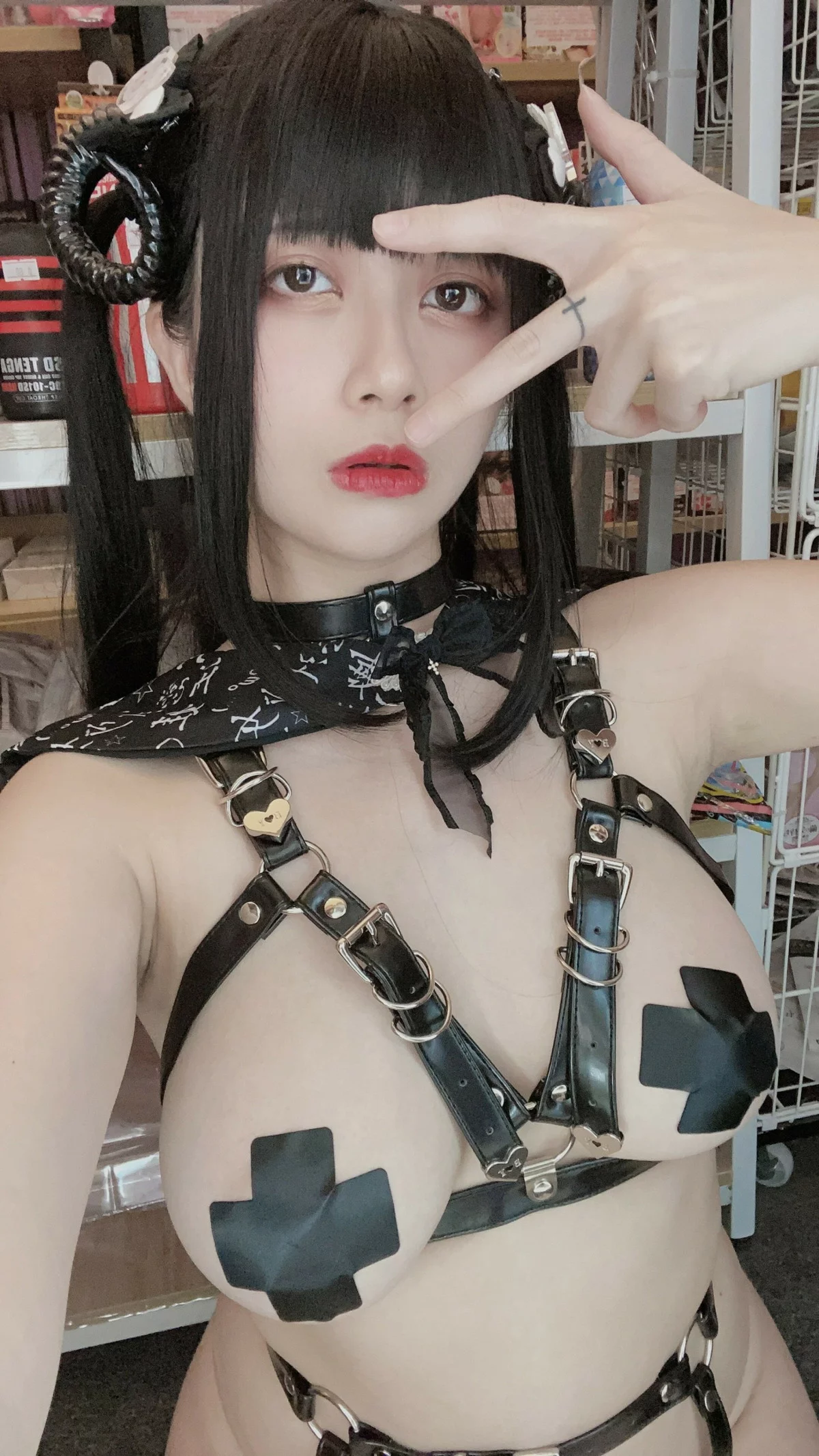 Xgyw.Org_网络美女Hieey Heika嗨兒魅魔主题性感黑色带子情趣服饰露豪乳遮点诱惑写真92P