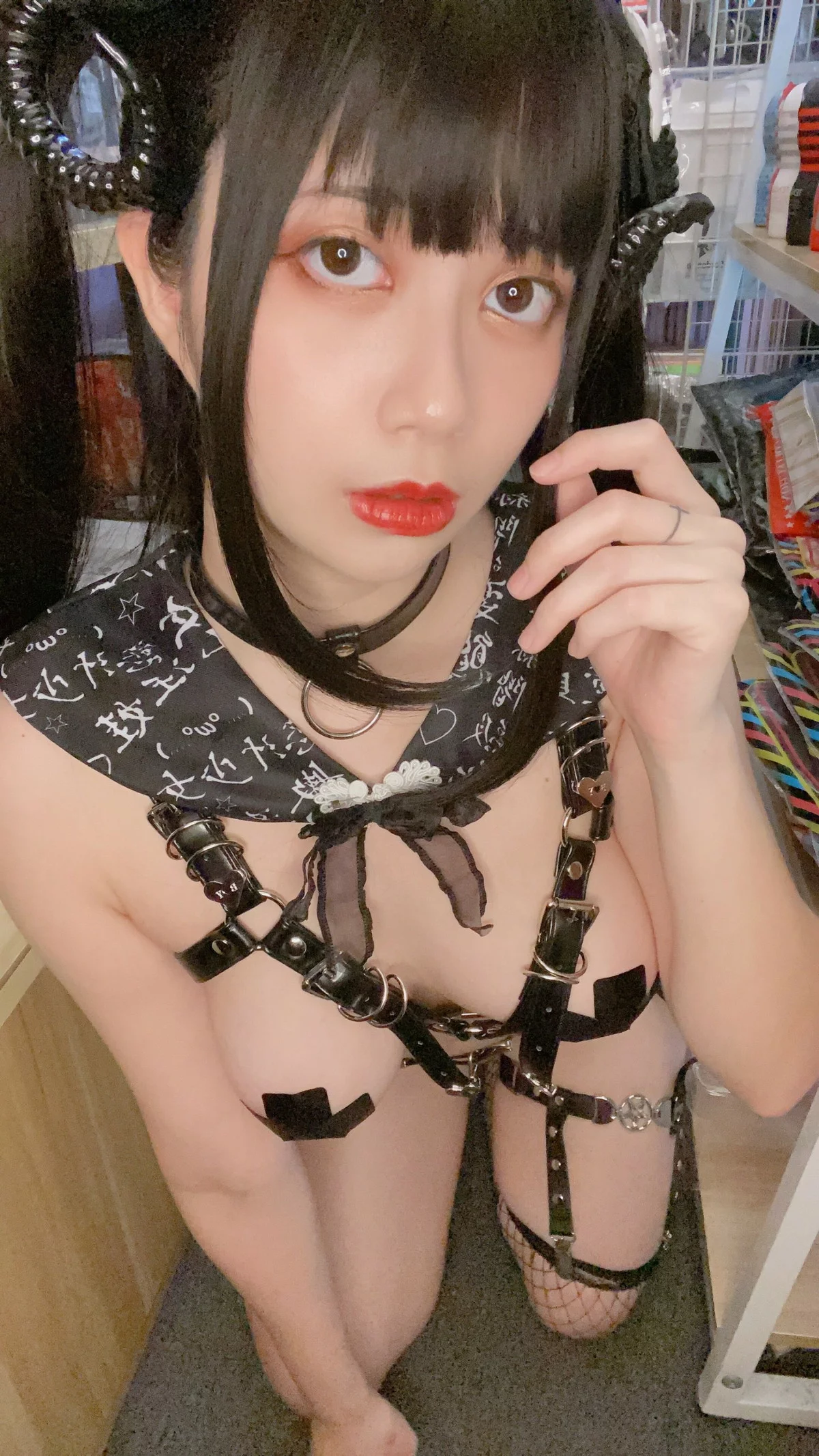 Xgyw.Org_网络美女Hieey Heika嗨兒魅魔主题性感黑色带子情趣服饰露豪乳遮点诱惑写真92P