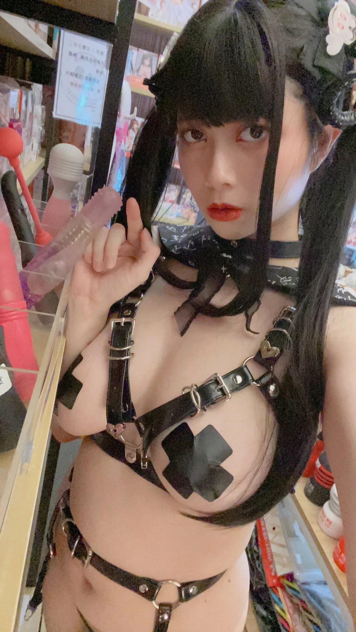 Xgyw.Org_网络美女Hieey Heika嗨兒魅魔主题性感黑色带子情趣服饰露豪乳遮点诱惑写真92P