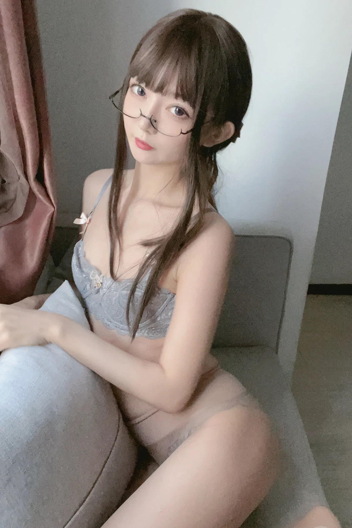 Xgyw.Org_网络美女51酱真空无内肉丝主题私房性感白T配黑短裙露超薄肉丝惹火诱惑写真52P