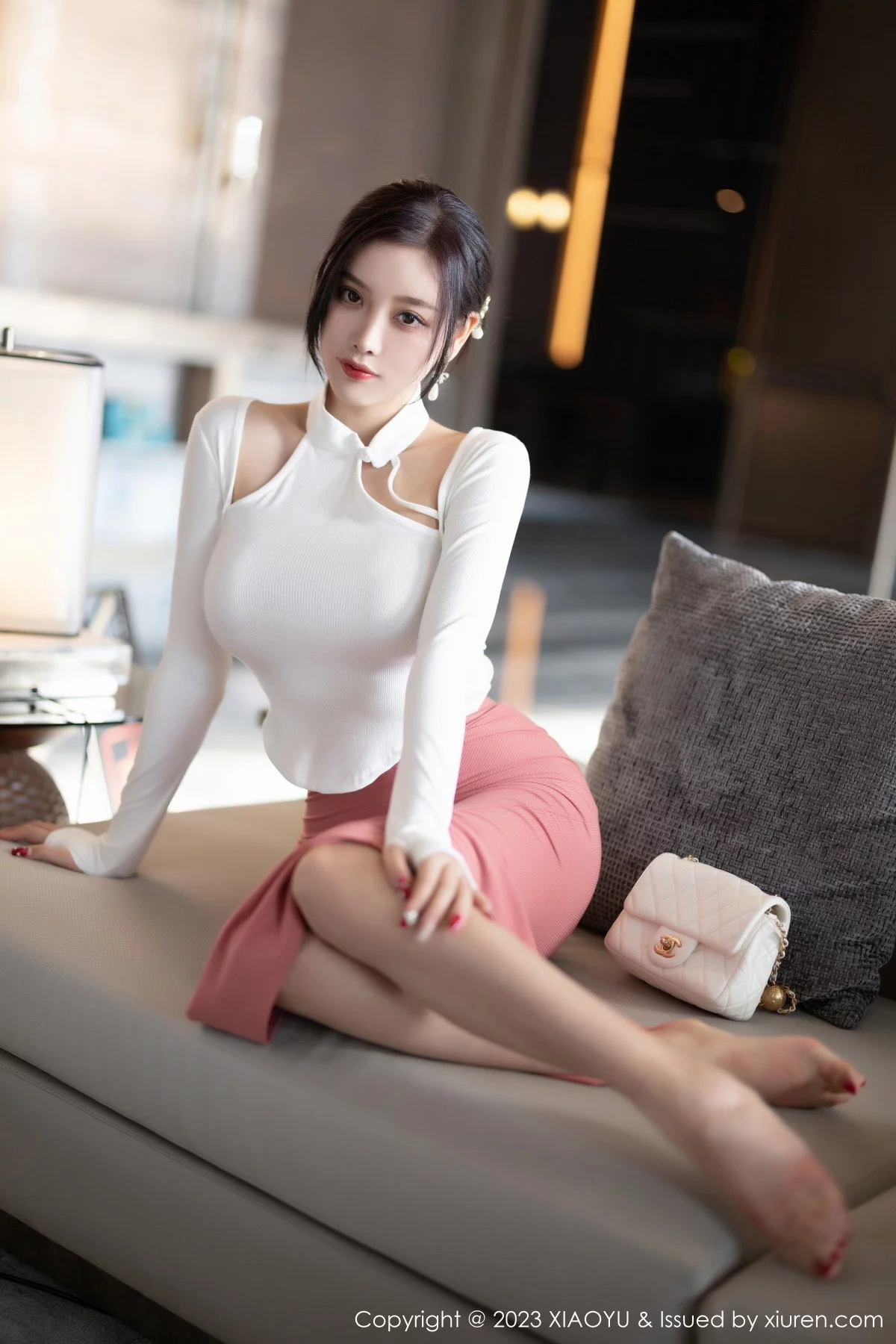 Xgyw.Org_[XiaoYu画语界]Vol.965_女神杨晨晨Yome白色上衣配淡红长裙露吊坠内衣完美诱惑写真91P