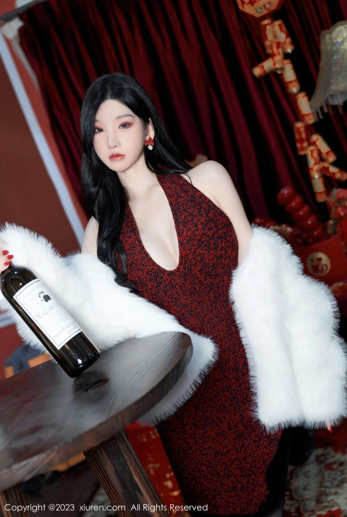 Xgyw.Org_XiuRen第6174期_女神周于希Sally新春主题低胸服饰配超薄黑丝秀完美身材诱惑写真85P
