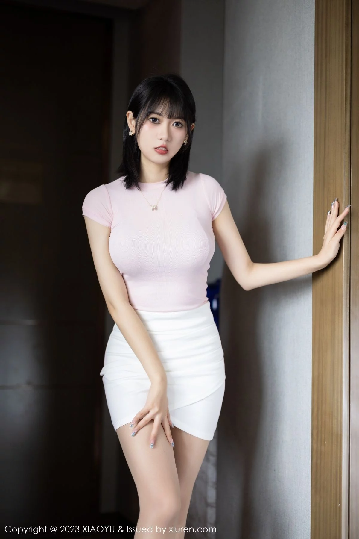 Xgyw.Org_[XiaoYu画语界]Vol.954_模特林子遥粉色收身上衣配白短裙露灰色蕾丝内衣迷人诱惑写真72P