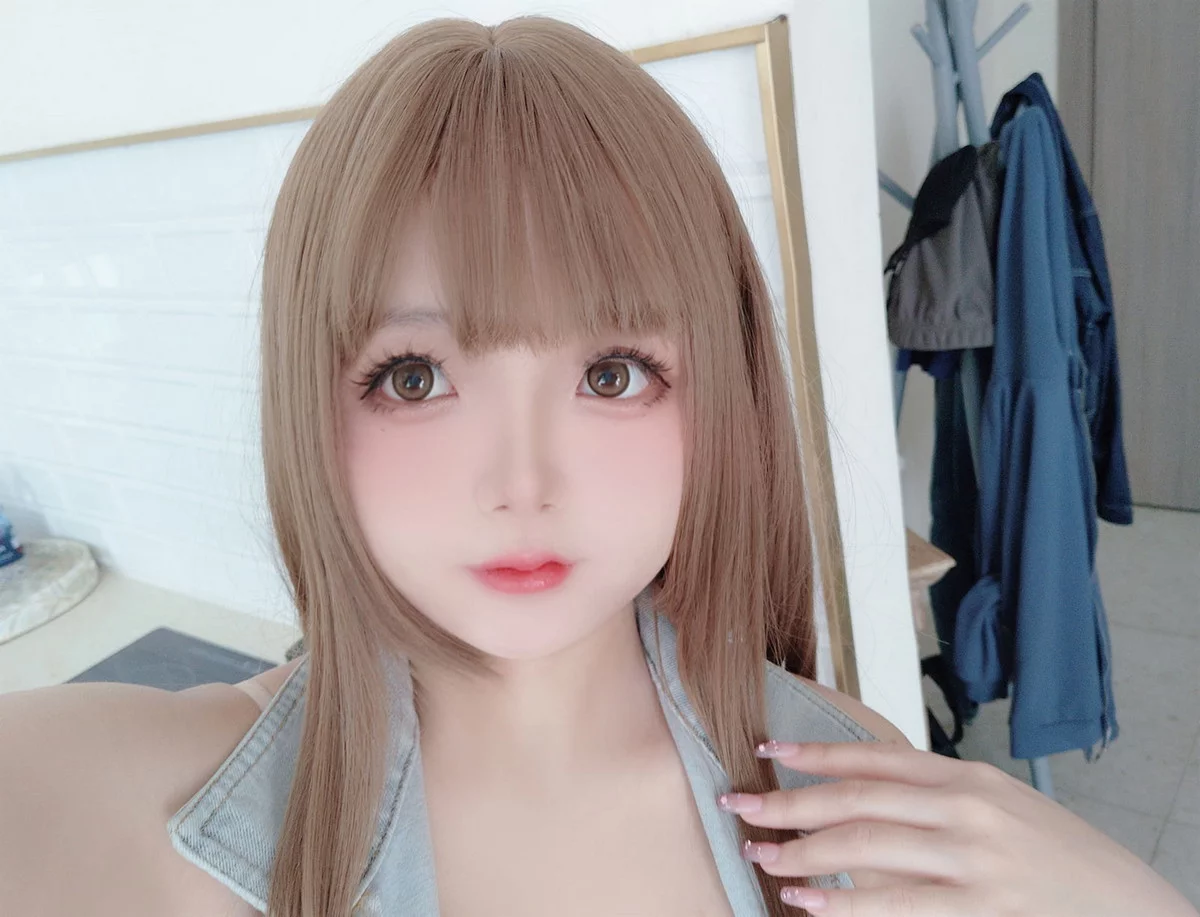 Xgyw.Org_Cosplay美女日奈娇牛仔姐姐主题脱牛仔短裤露白色蕾丝内裤秀翘臀诱惑写真66P