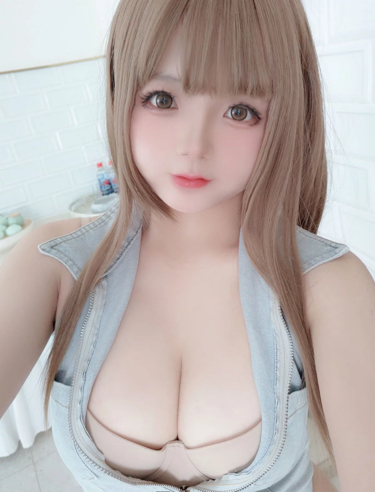 Xgyw.Org_Cosplay美女日奈娇牛仔姐姐主题脱牛仔短裤露白色蕾丝内裤秀翘臀诱惑写真66P