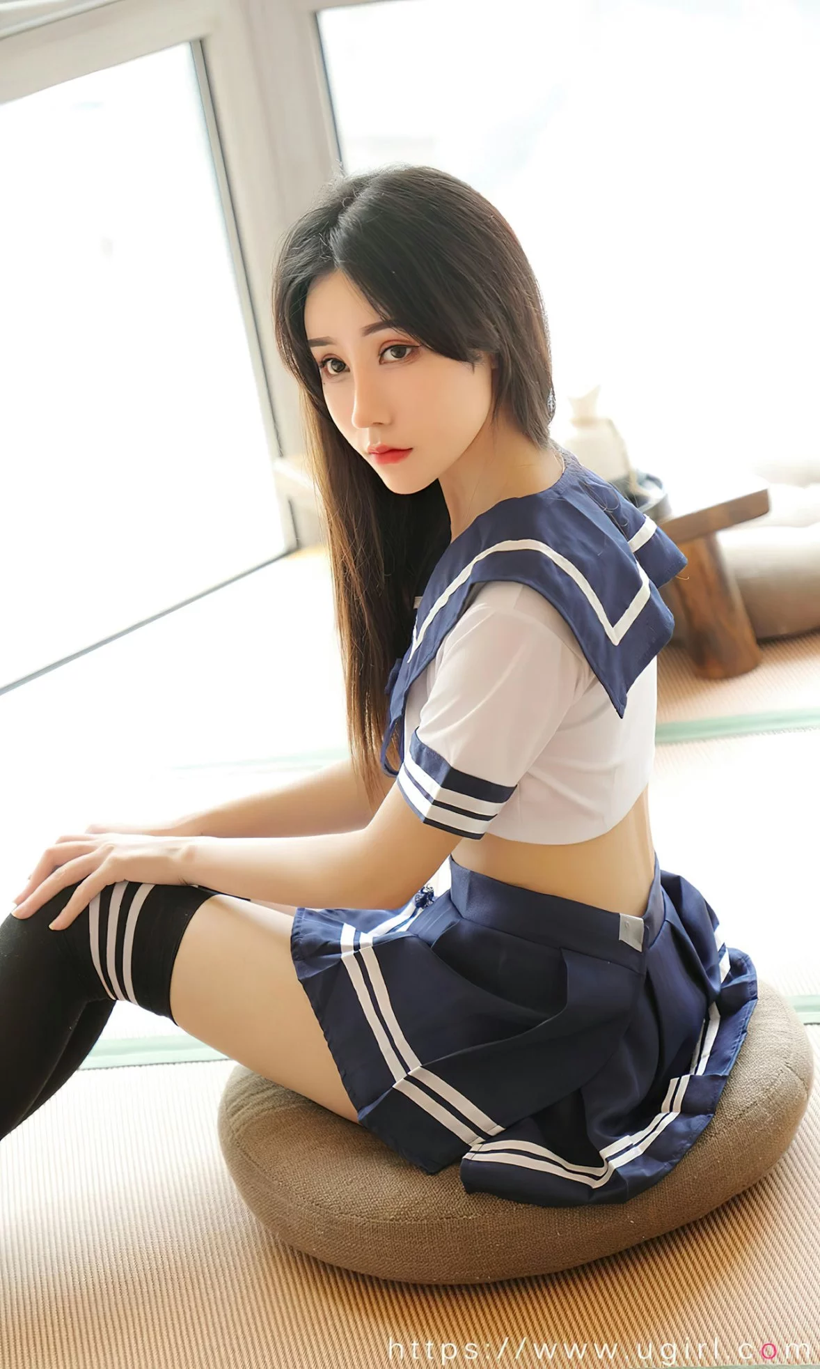 Xgyw.Org_[Ugirls爱尤物]No.2524_模特茯苓私房性感学生制服配黑丝袜秀曼妙身姿迷人诱惑写真35P
